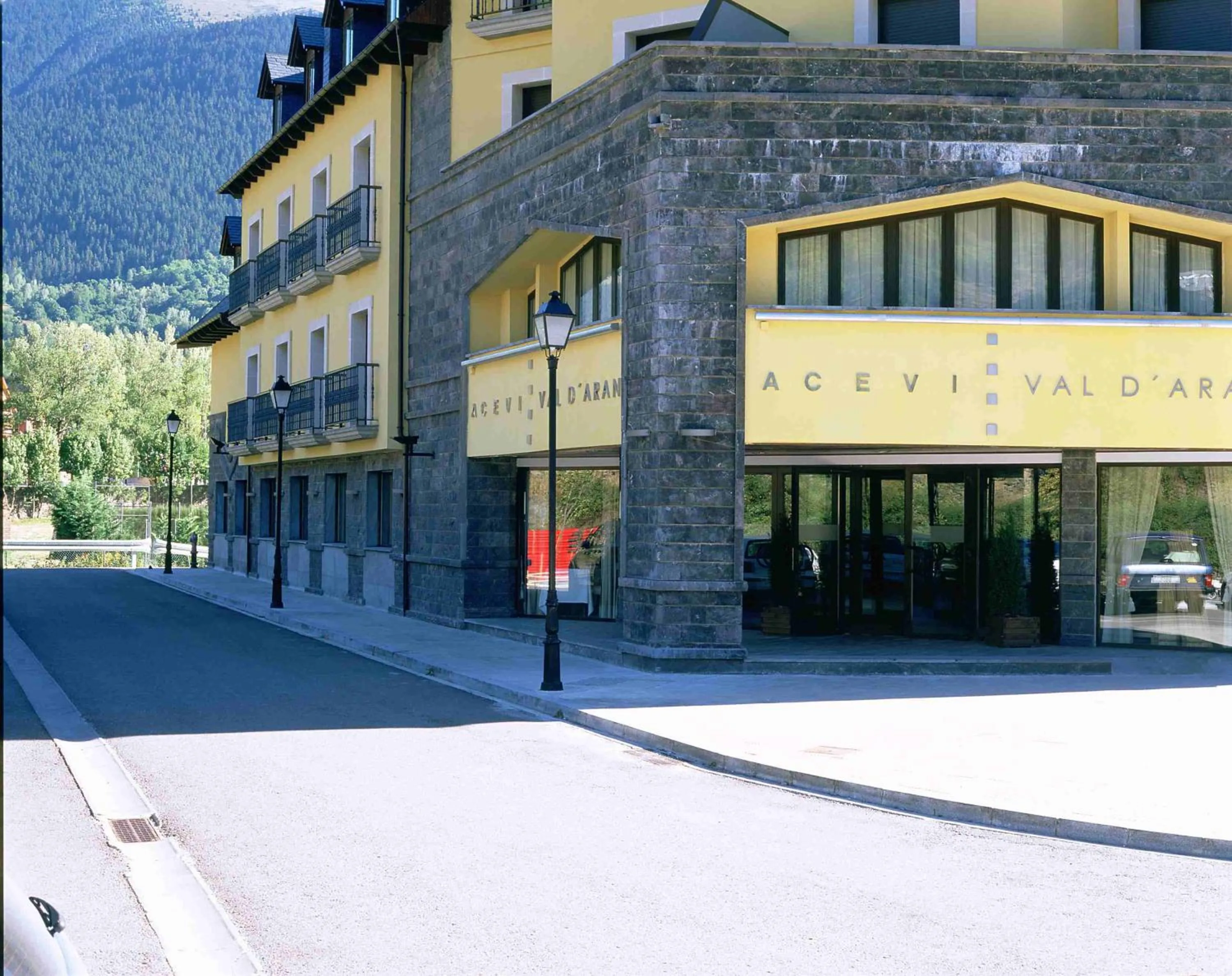 Facade/entrance in Hotel Spa Acevi Val d’Aran