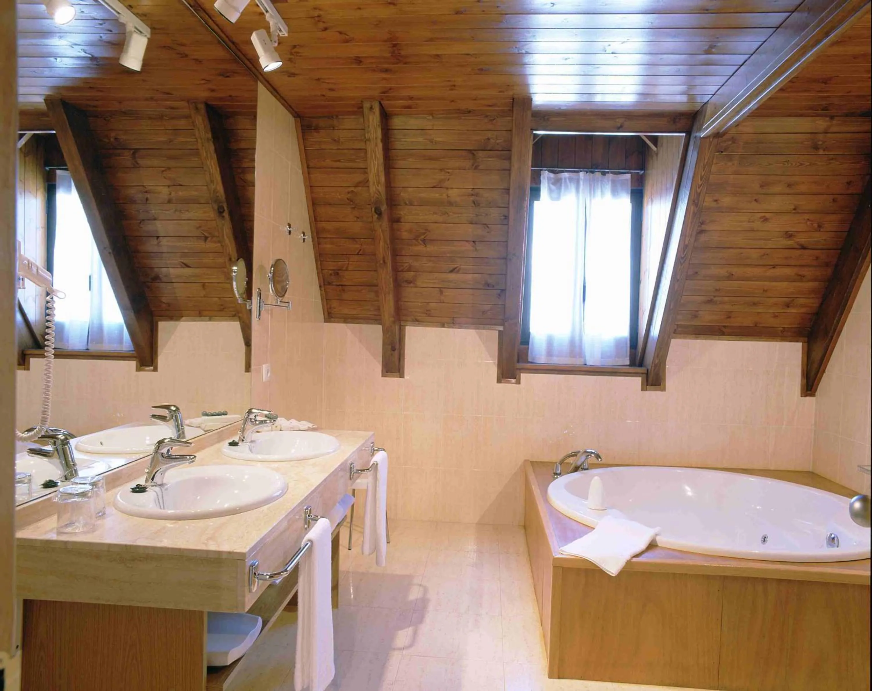 Bathroom in Hotel Spa Acevi Val d’Aran