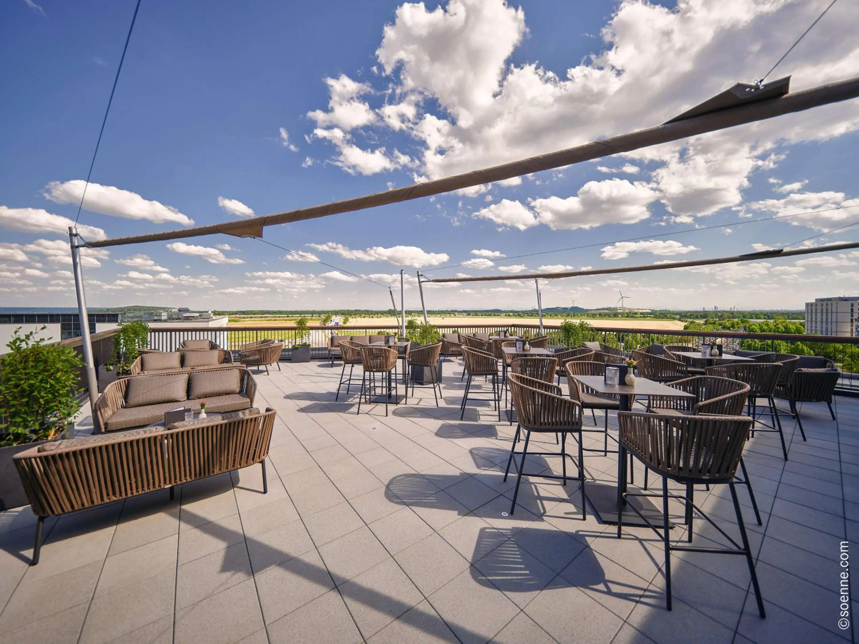 Lounge or bar in Dorint Hotel München/Garching