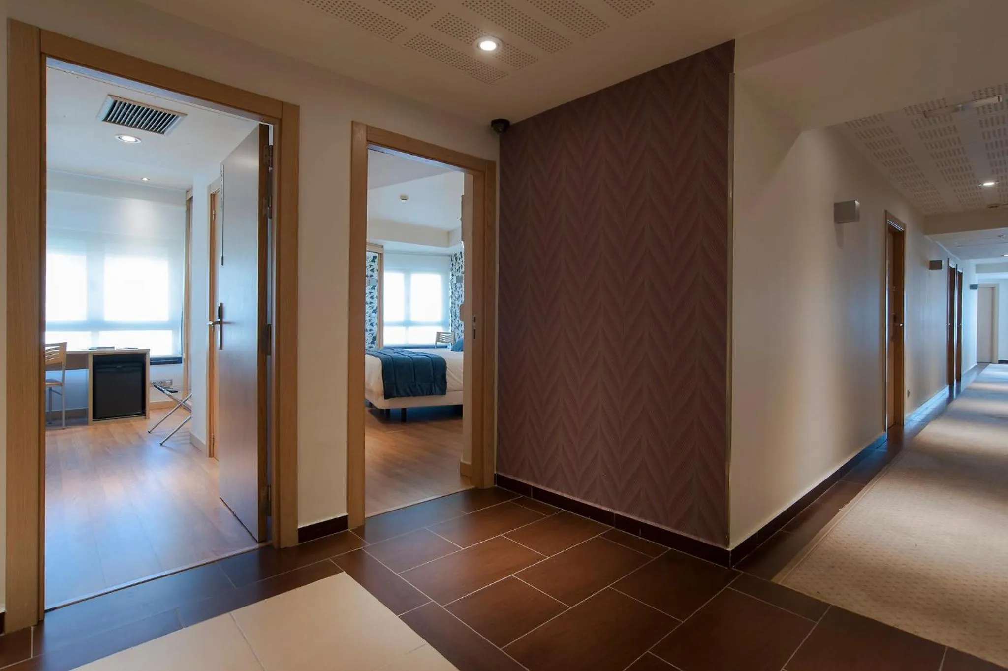 Photo of the whole room in Sercotel Codina