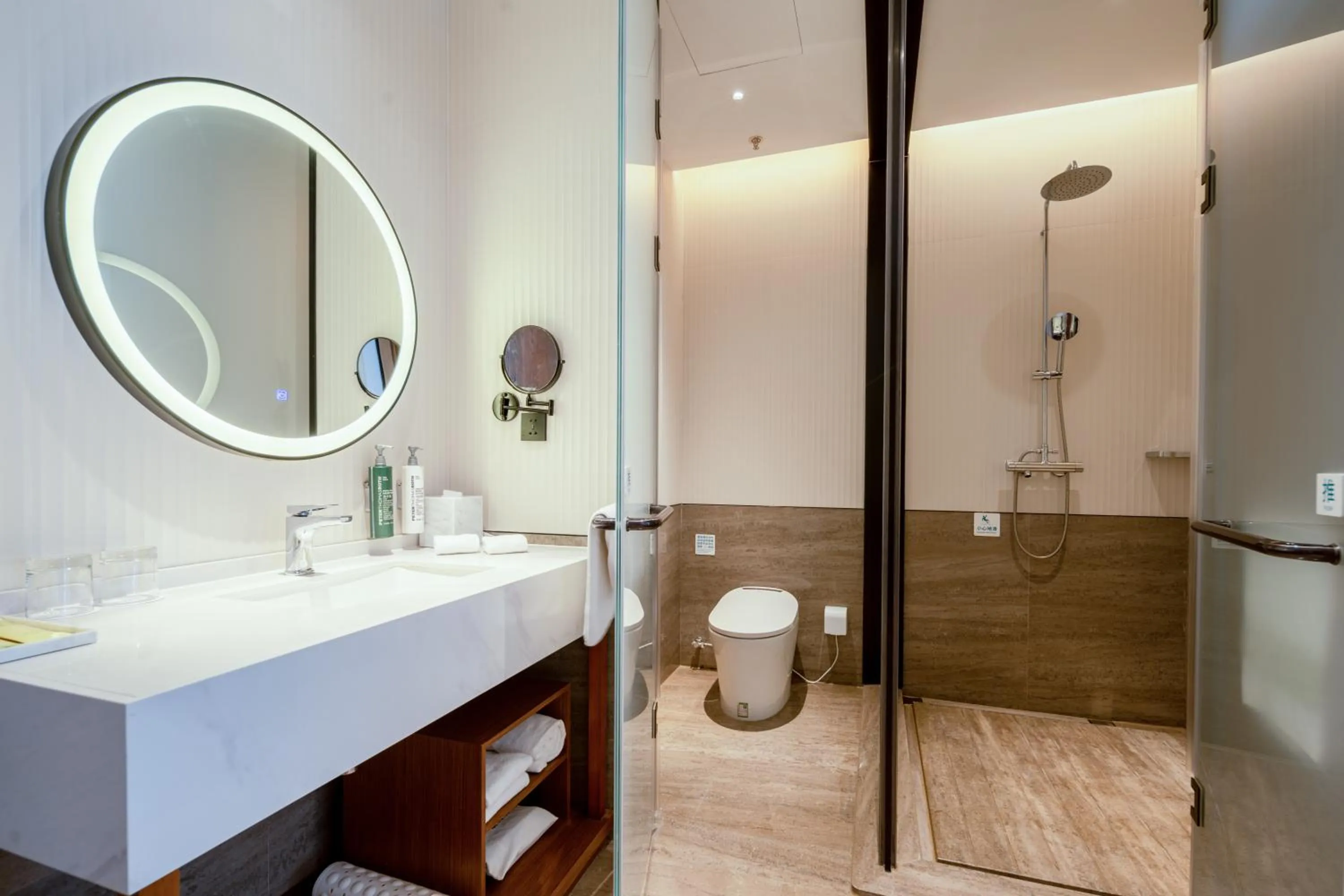 Toilet in Hilton Garden Inn Hangzhou Xixi Zijingang