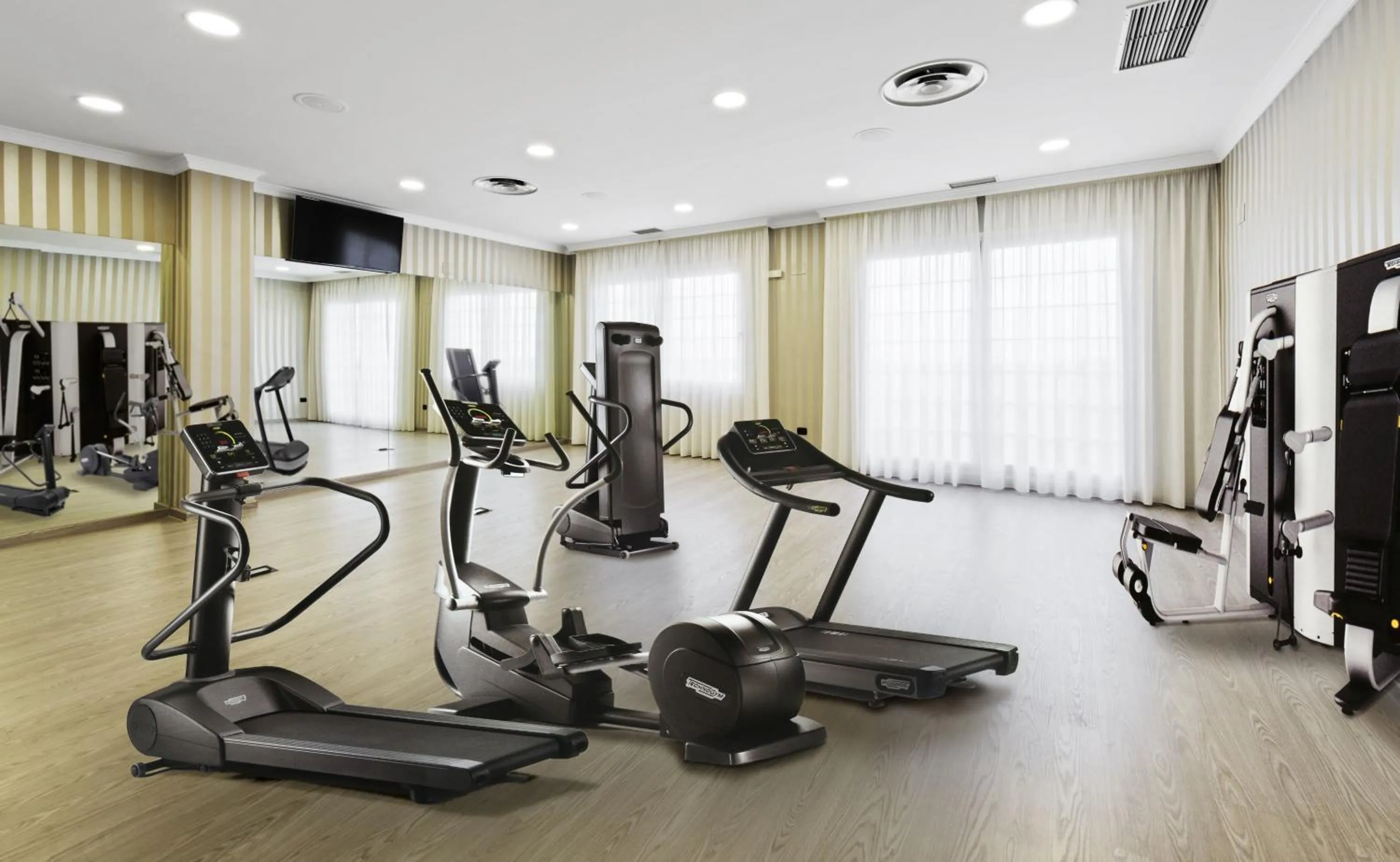 Fitness centre/facilities in Elba Motril Beach & Business Hotel