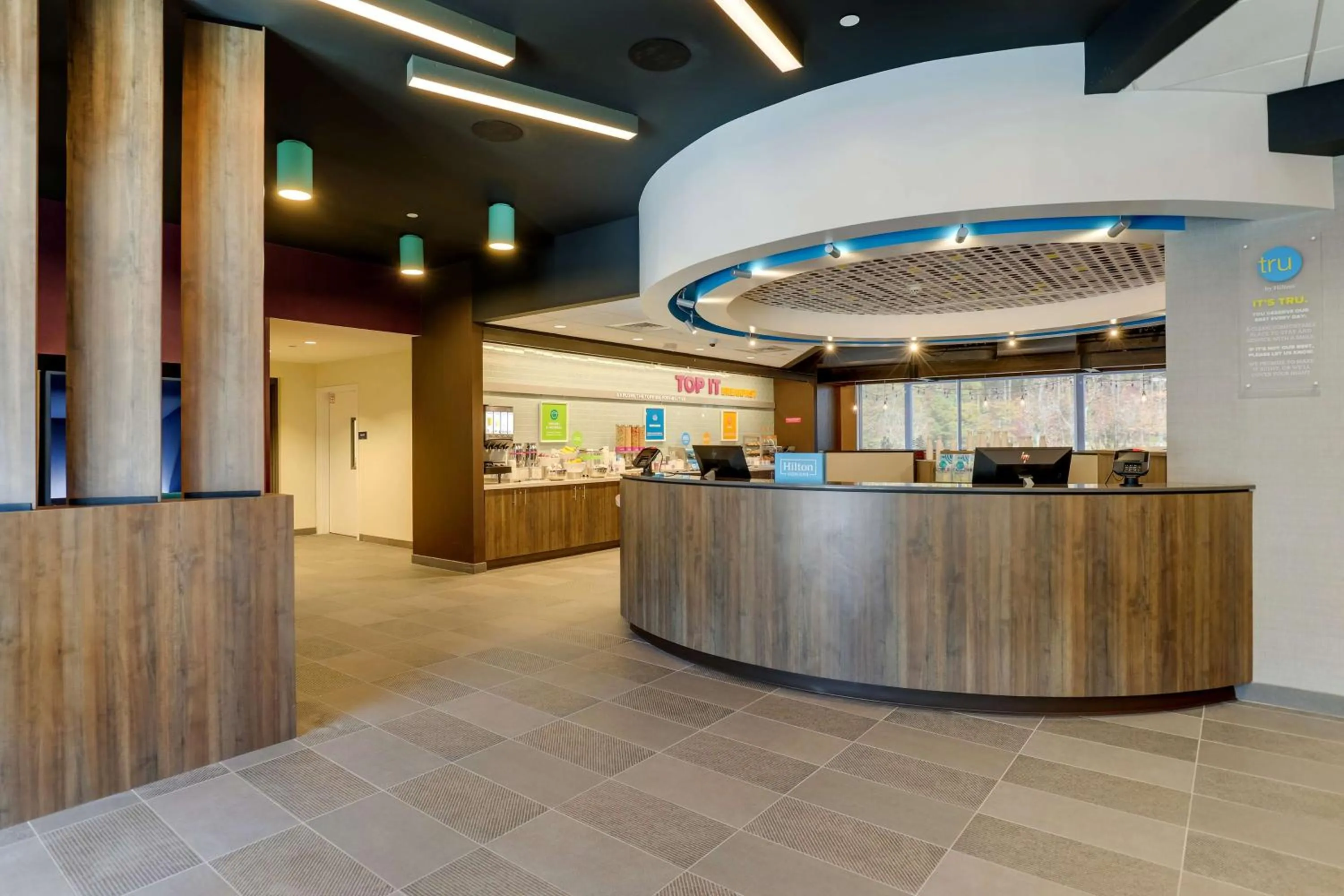Lobby or reception in Tru By Hilton Smithfield I-95