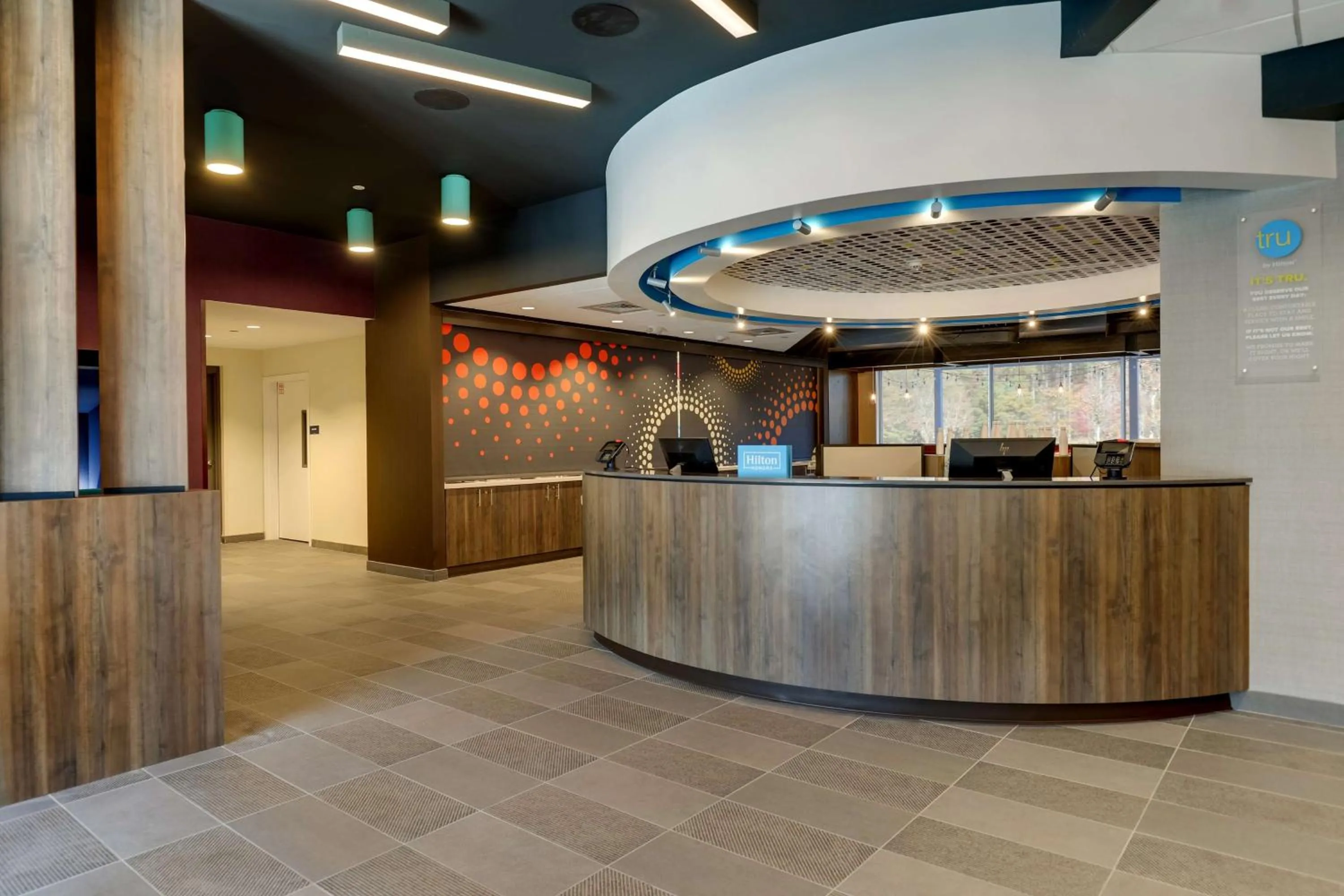 Lobby or reception in Tru By Hilton Smithfield I-95