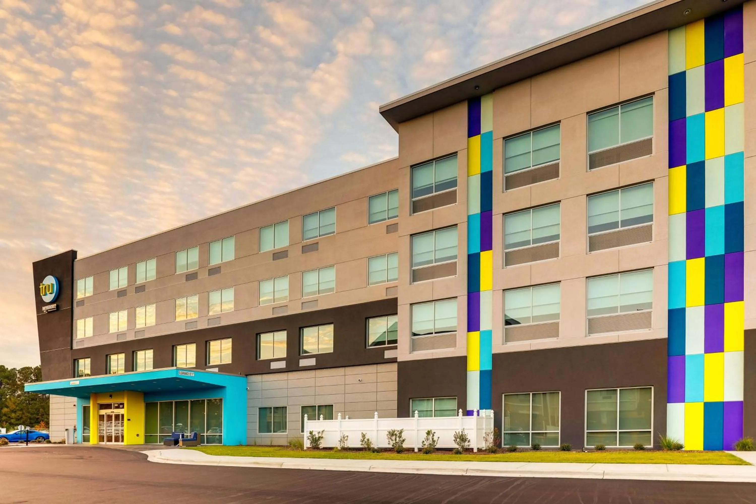 Property building in Tru By Hilton Smithfield I-95