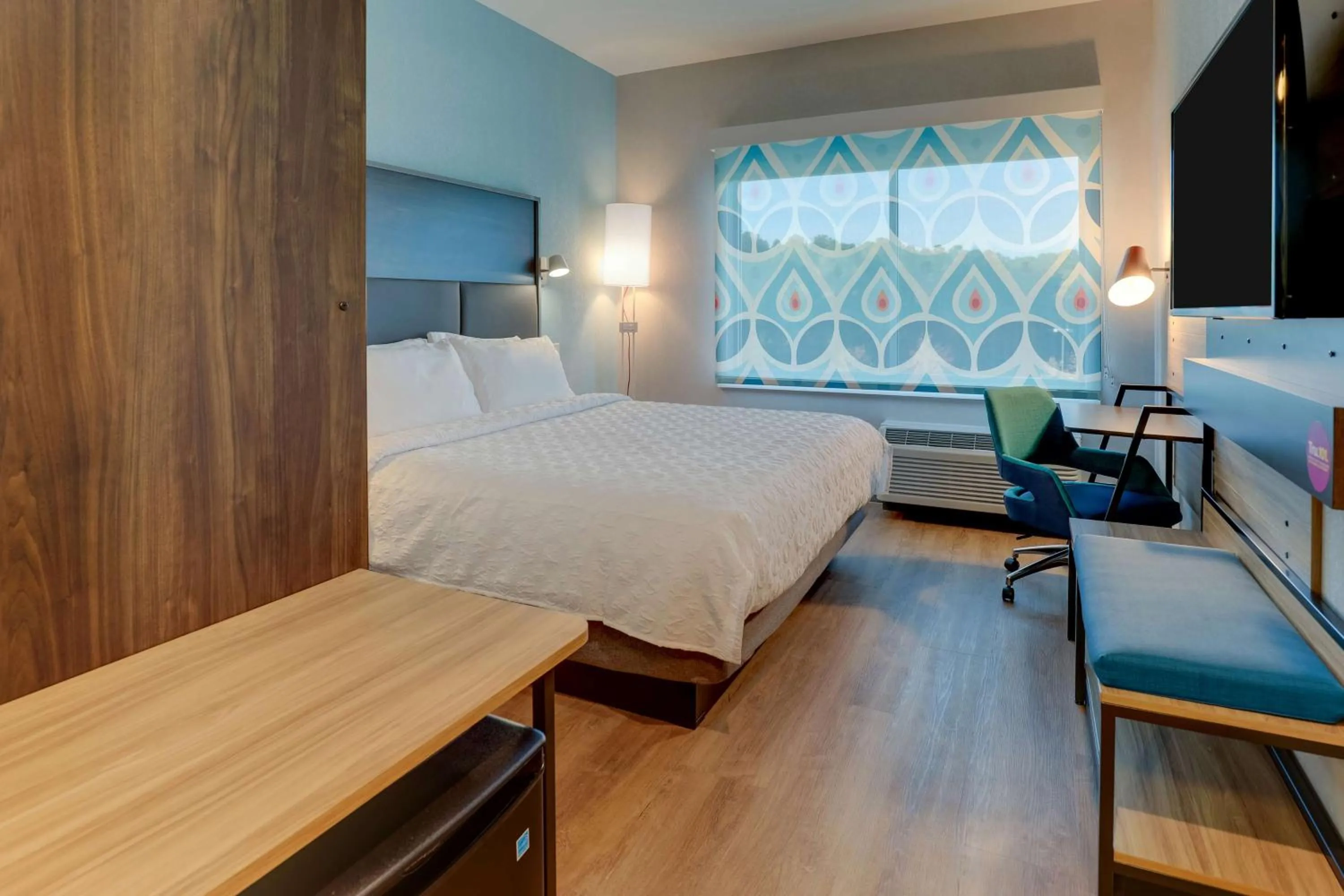 Bedroom, Bed in Tru By Hilton Smithfield I-95