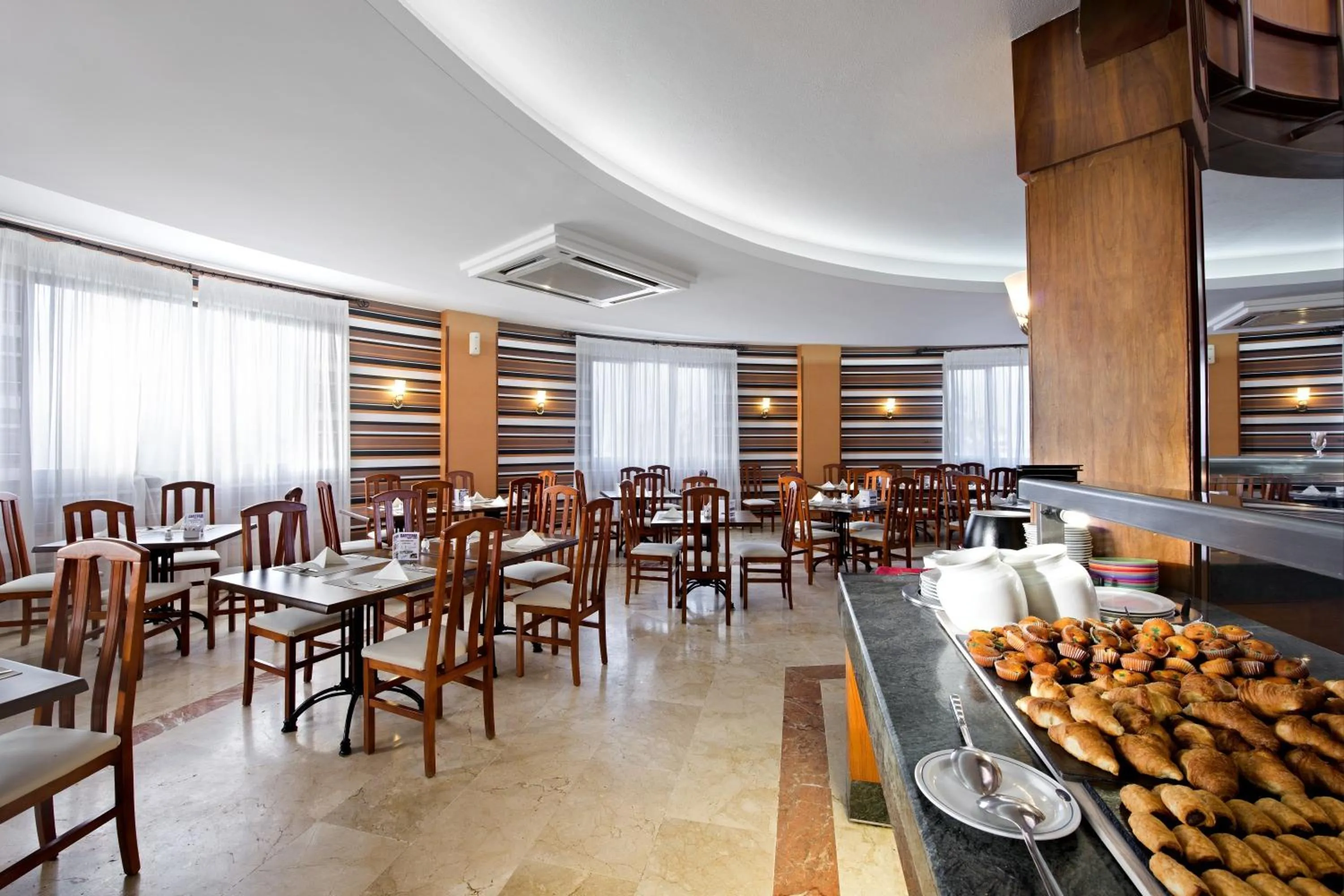 Restaurant/places to eat in Elba Lucía Sport & Suite Hotel