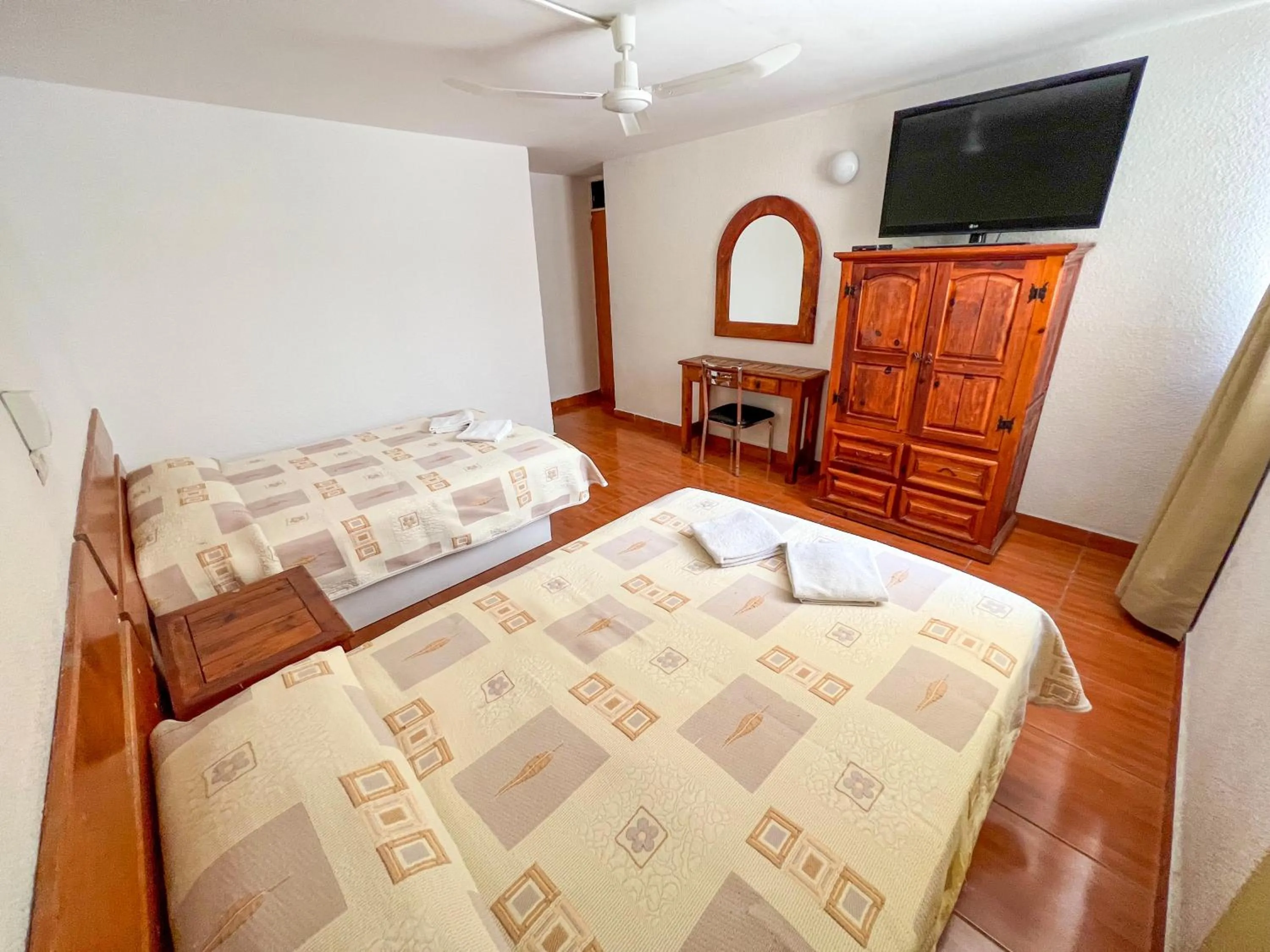 Bedroom, Bed in Hotel Argentina