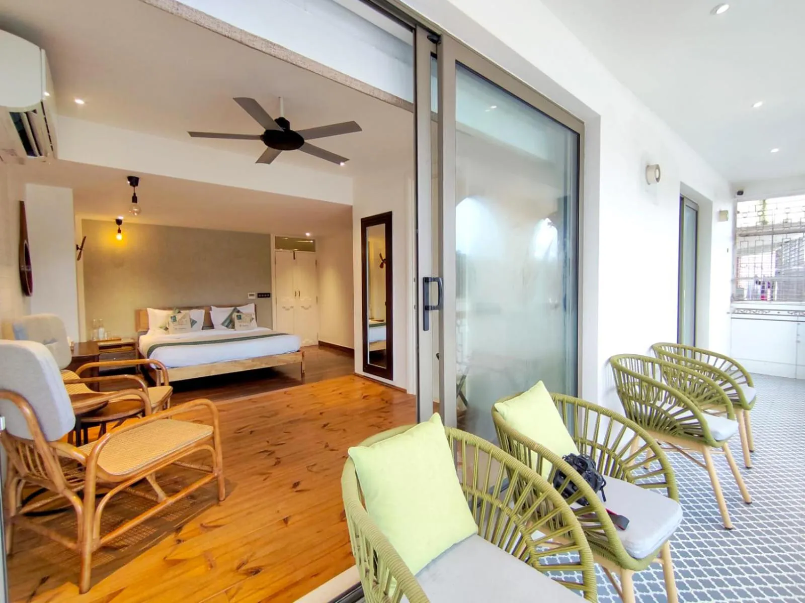 Photo of the whole room, Bed in EKAANTA