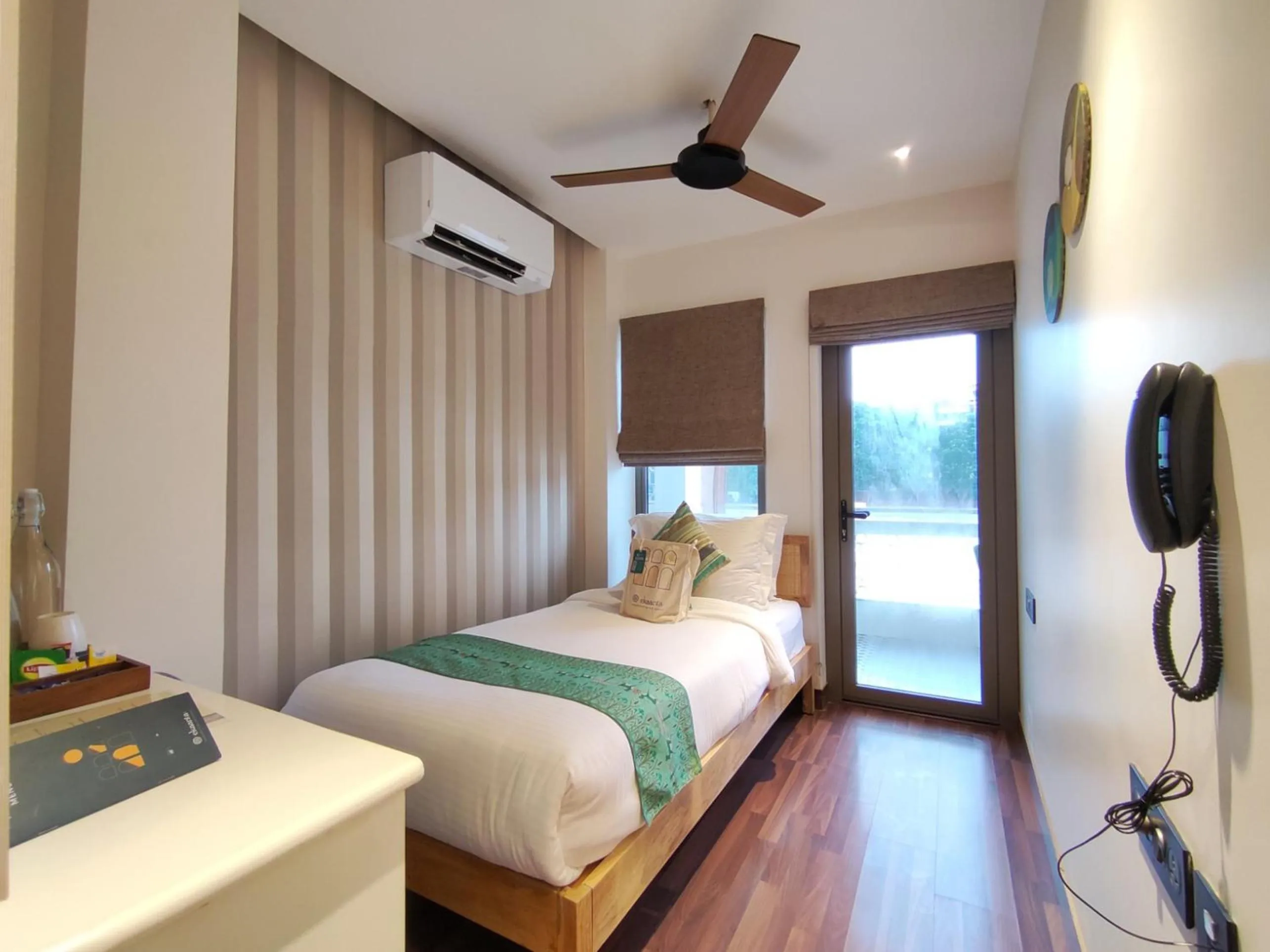 Photo of the whole room, Bed in EKAANTA