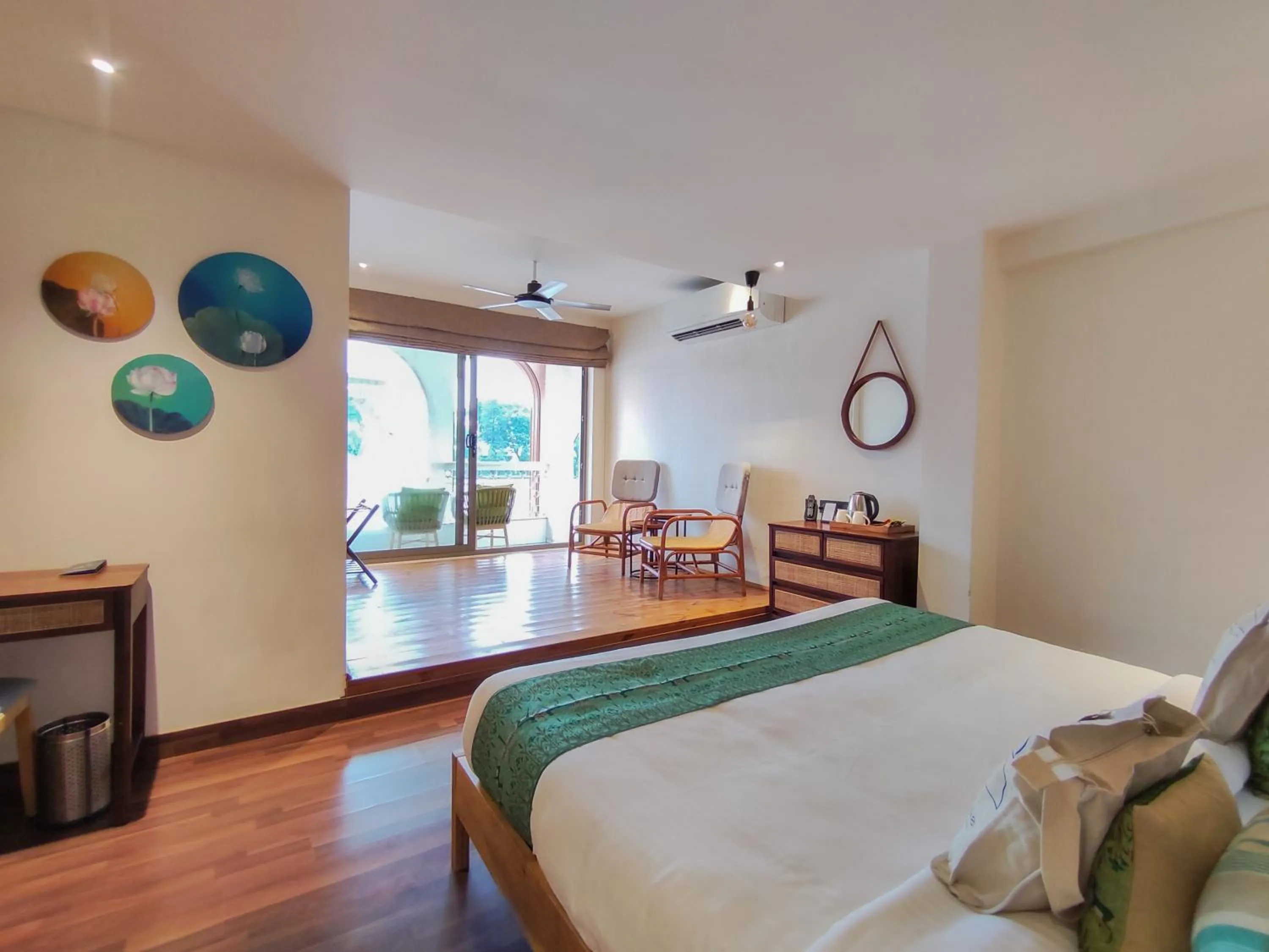 Photo of the whole room, Bed in EKAANTA