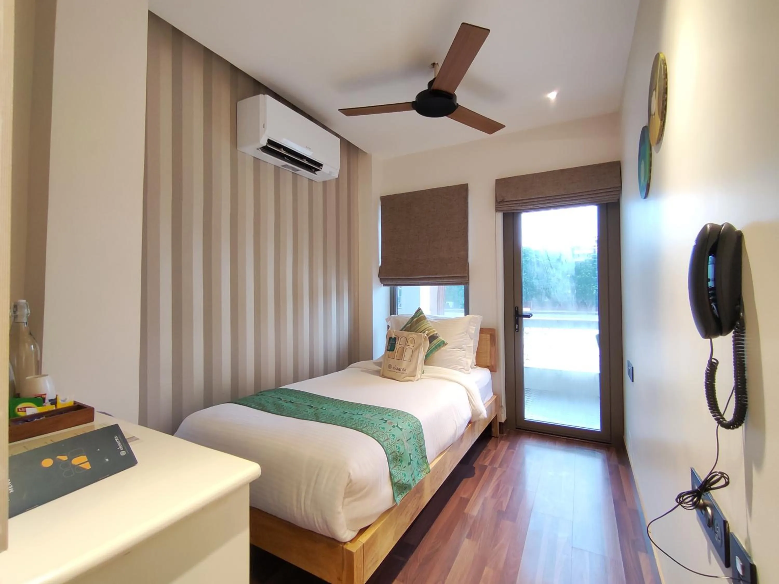 Photo of the whole room, Bed in EKAANTA