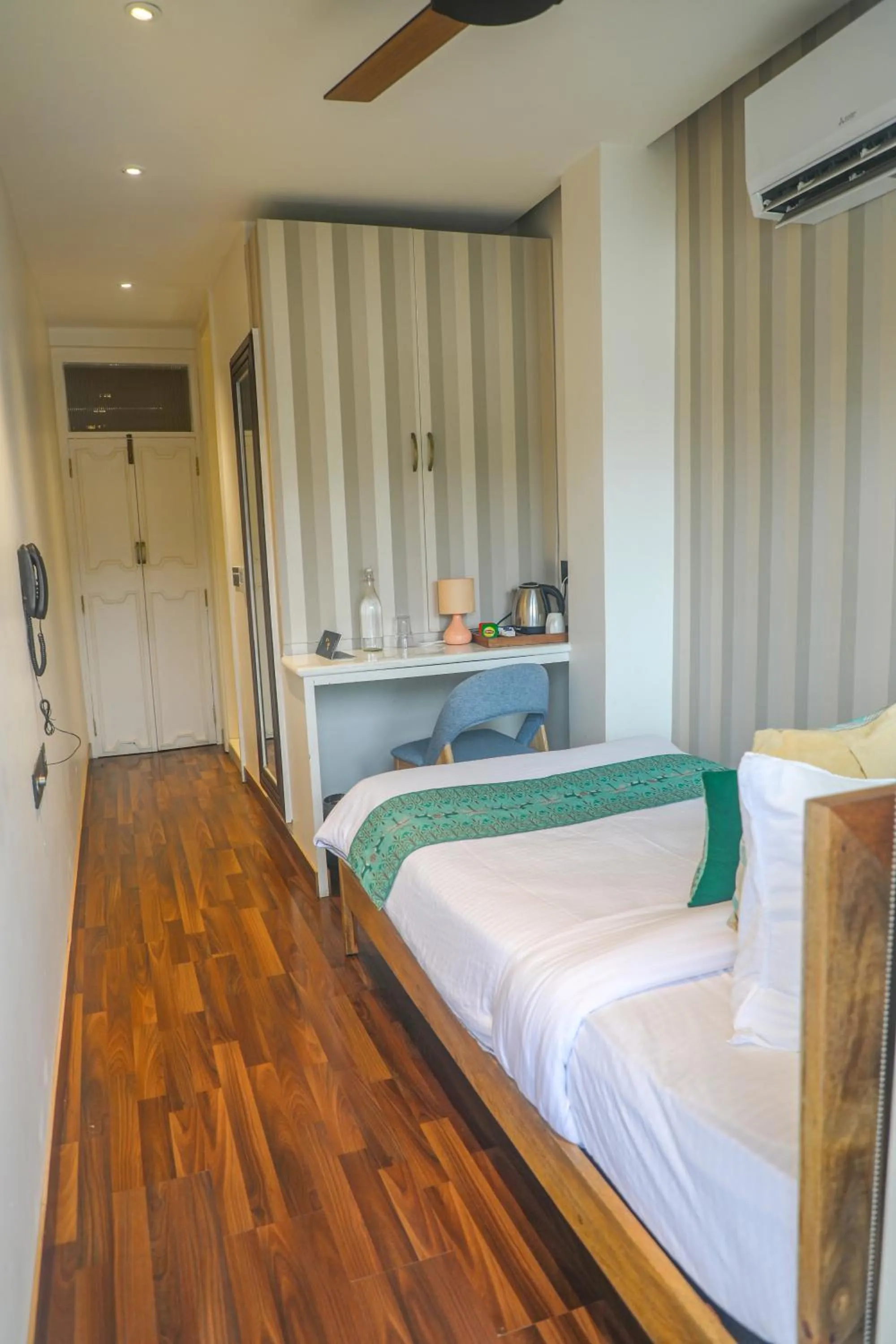 Photo of the whole room, Bed in EKAANTA