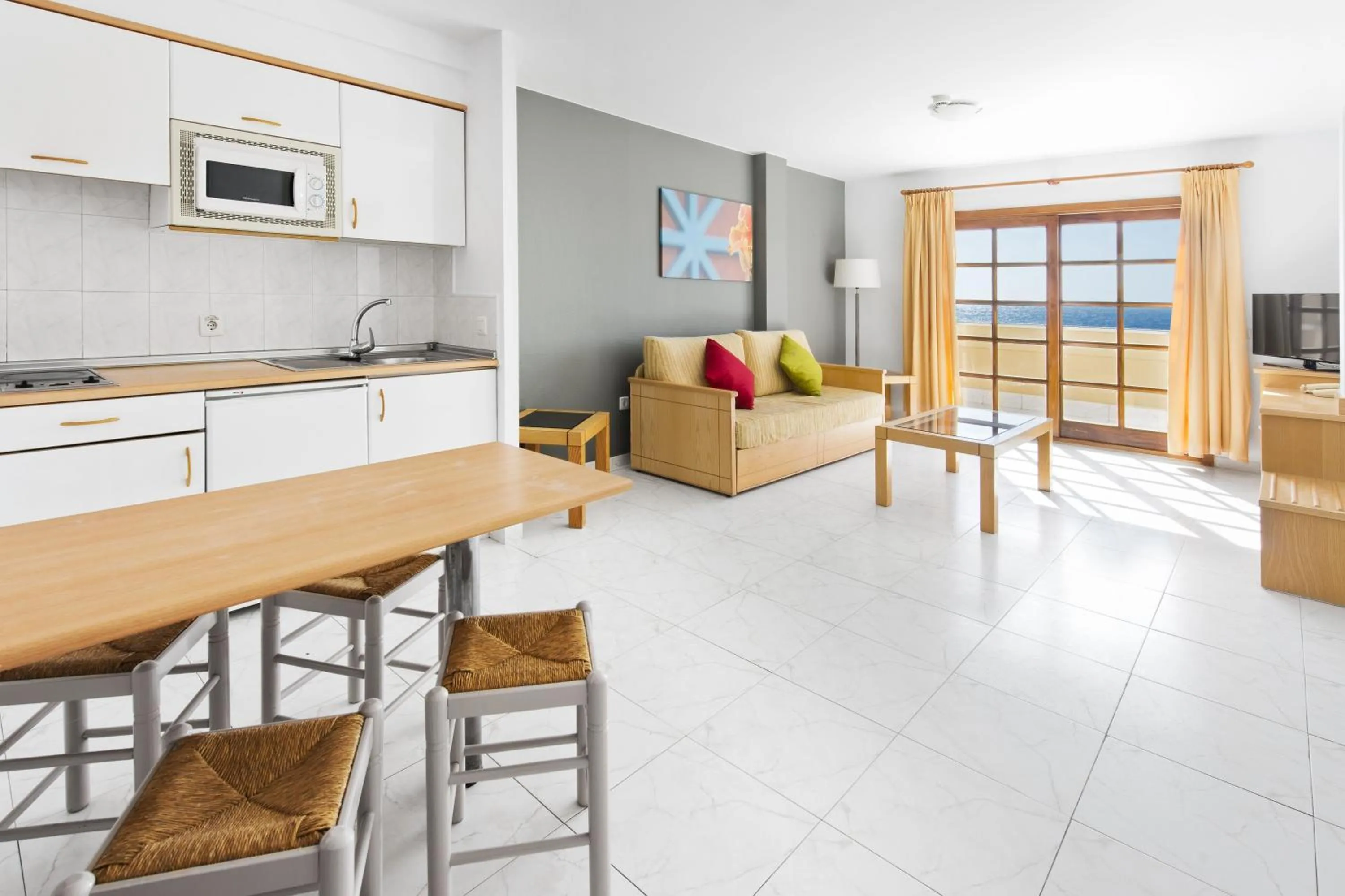 Kitchen or kitchenette in Elba Castillo San Jorge & Antigua Suite Hotel