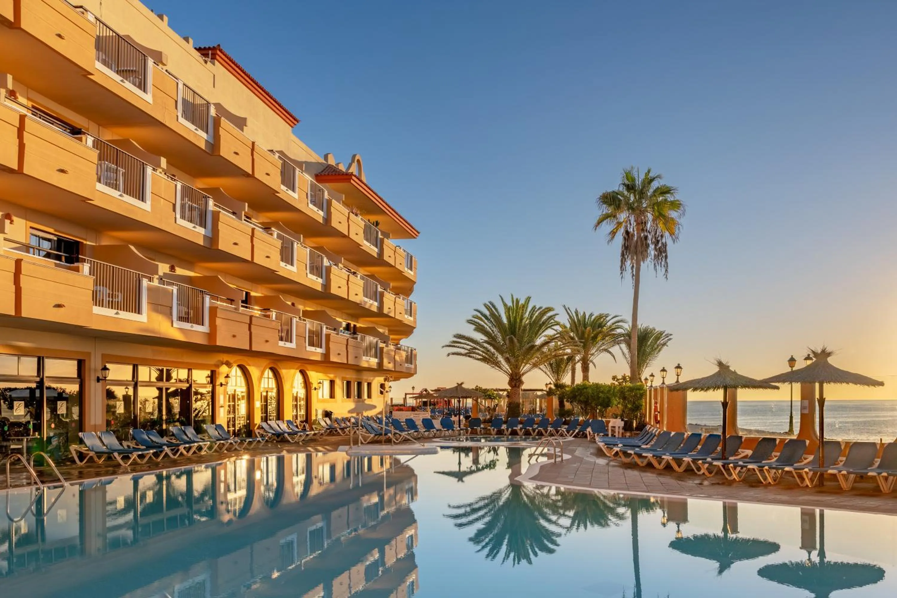 Swimming pool in Elba Castillo San Jorge & Antigua Suite Hotel
