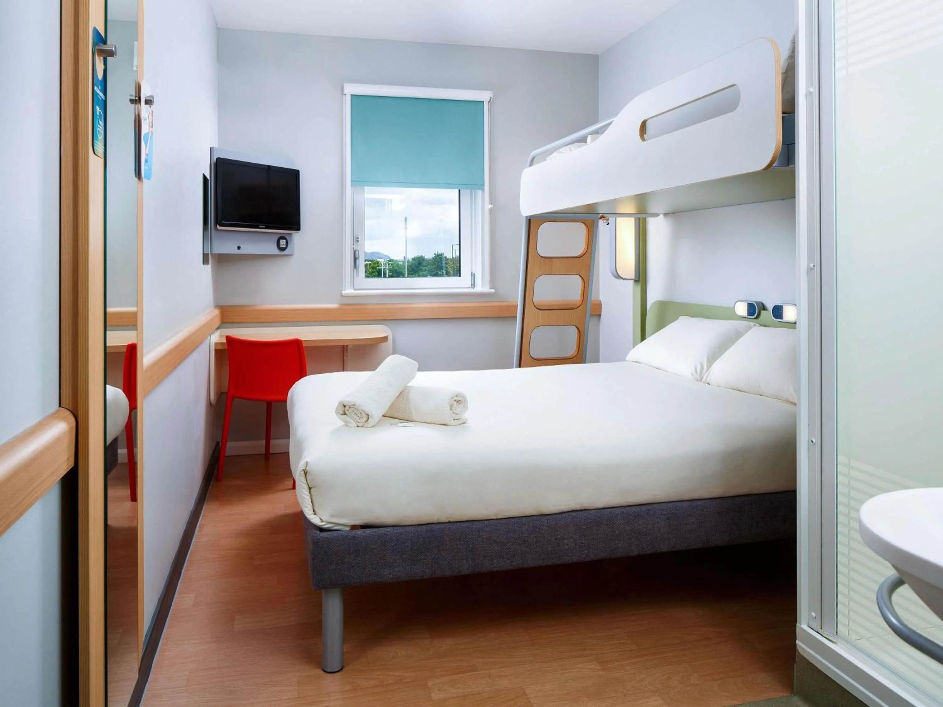 Bedroom, Bed in ibis budget Hotel Edinburgh Park