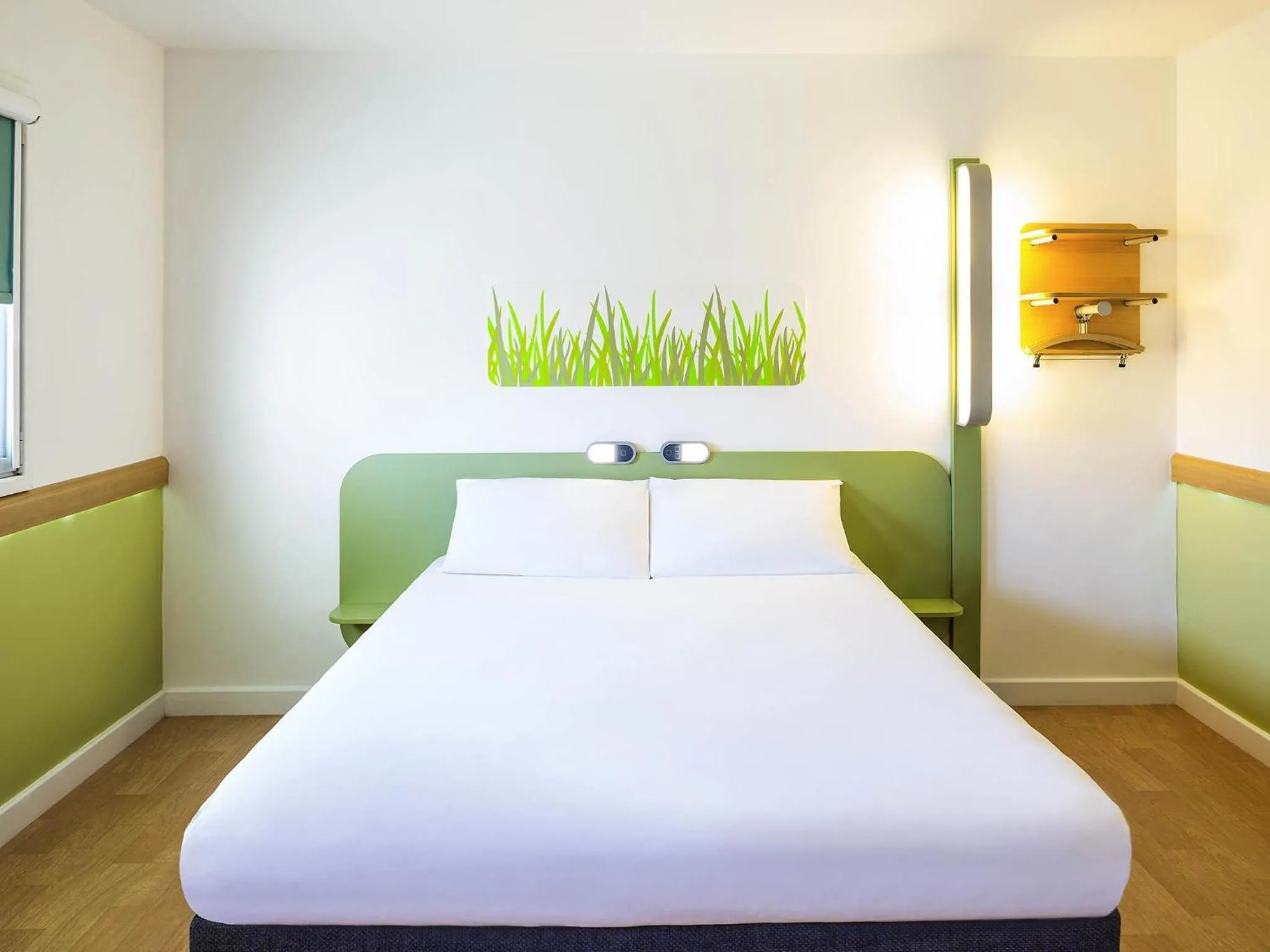 Bedroom, Bed in ibis budget Leicester