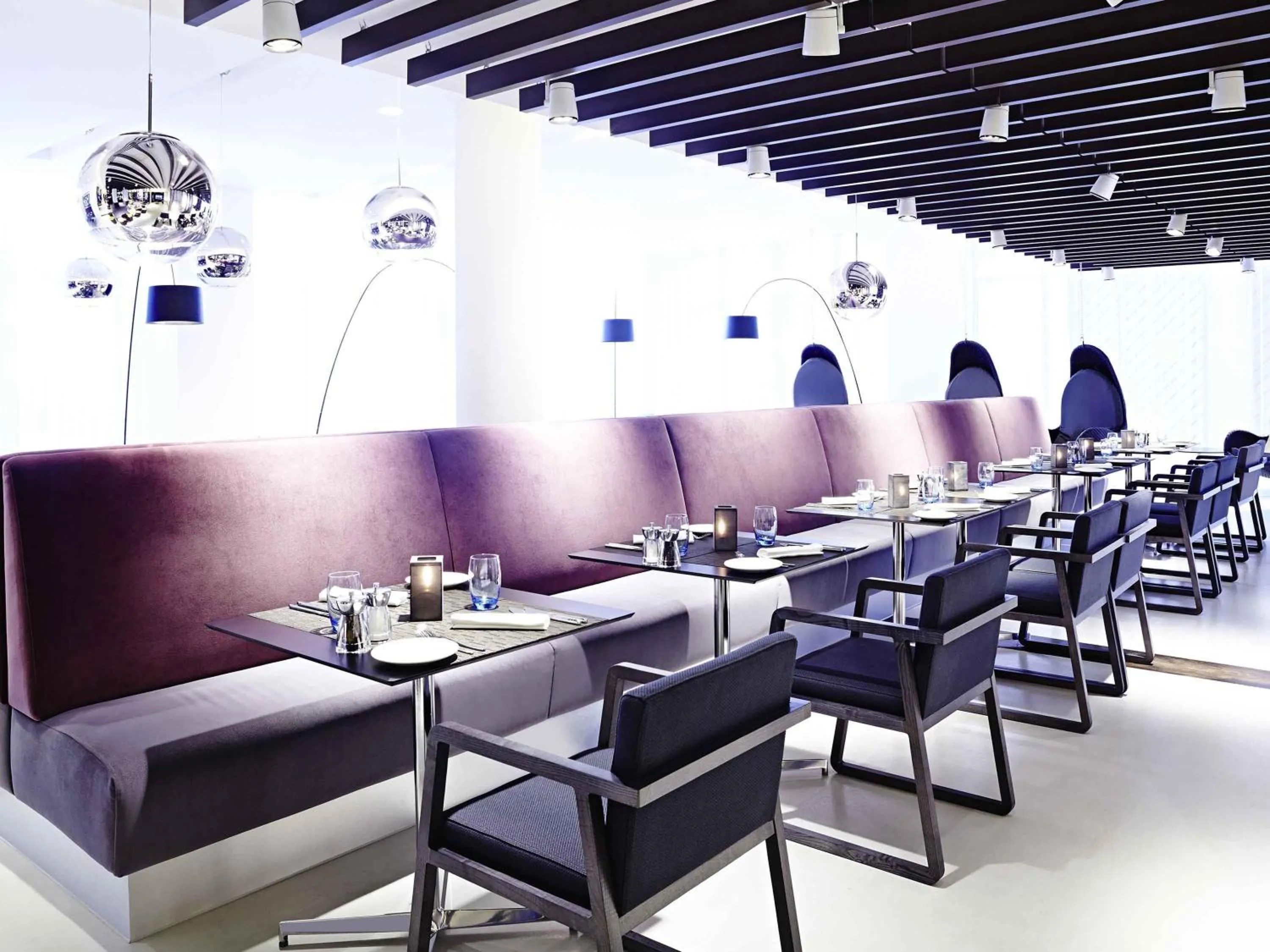 Restaurant/places to eat in Novotel London Brentford