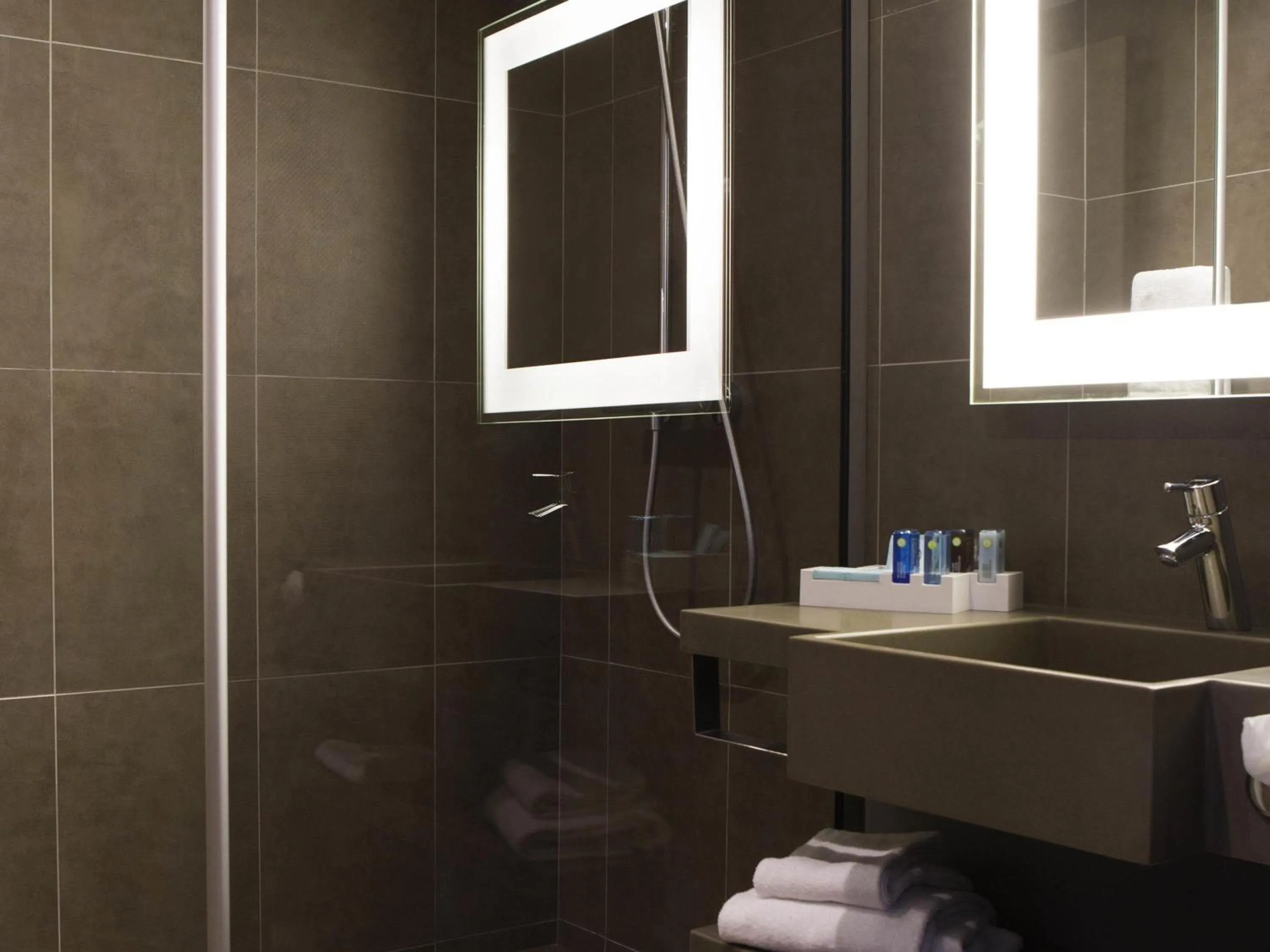 Bedroom in Novotel London Brentford