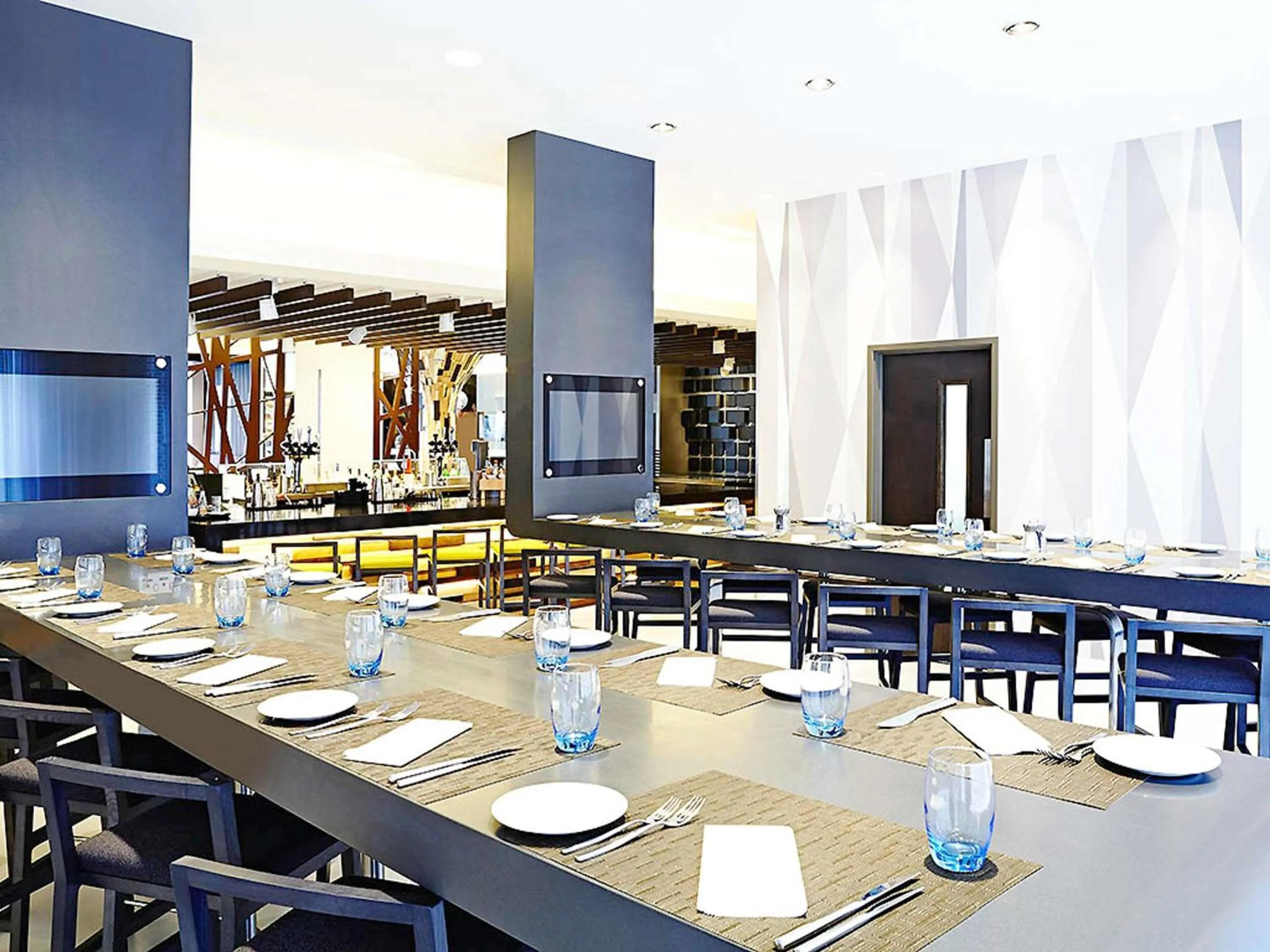 Lounge or bar in Novotel London Brentford