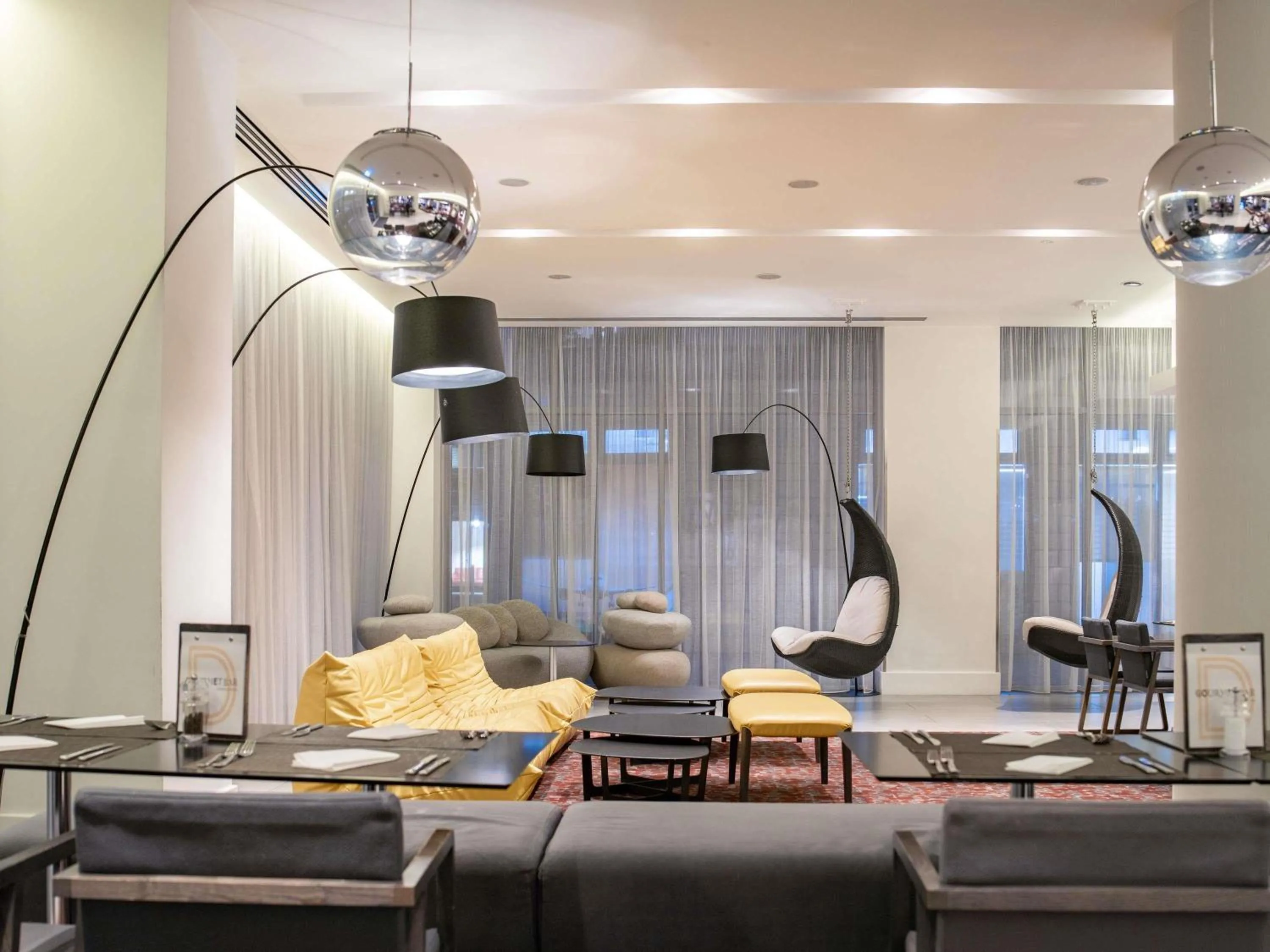 Restaurant/places to eat in Novotel London Brentford