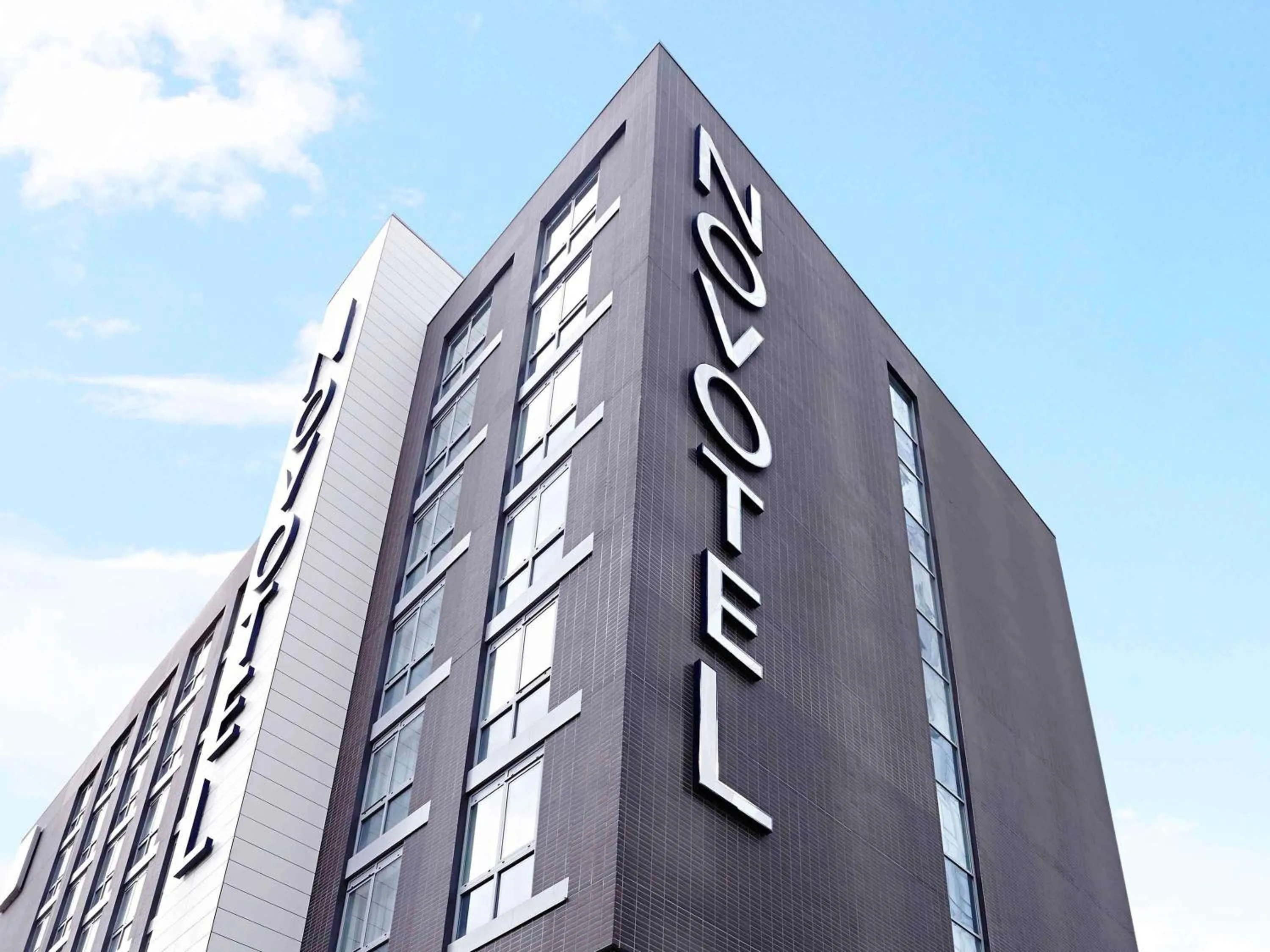 Property building in Novotel London Brentford