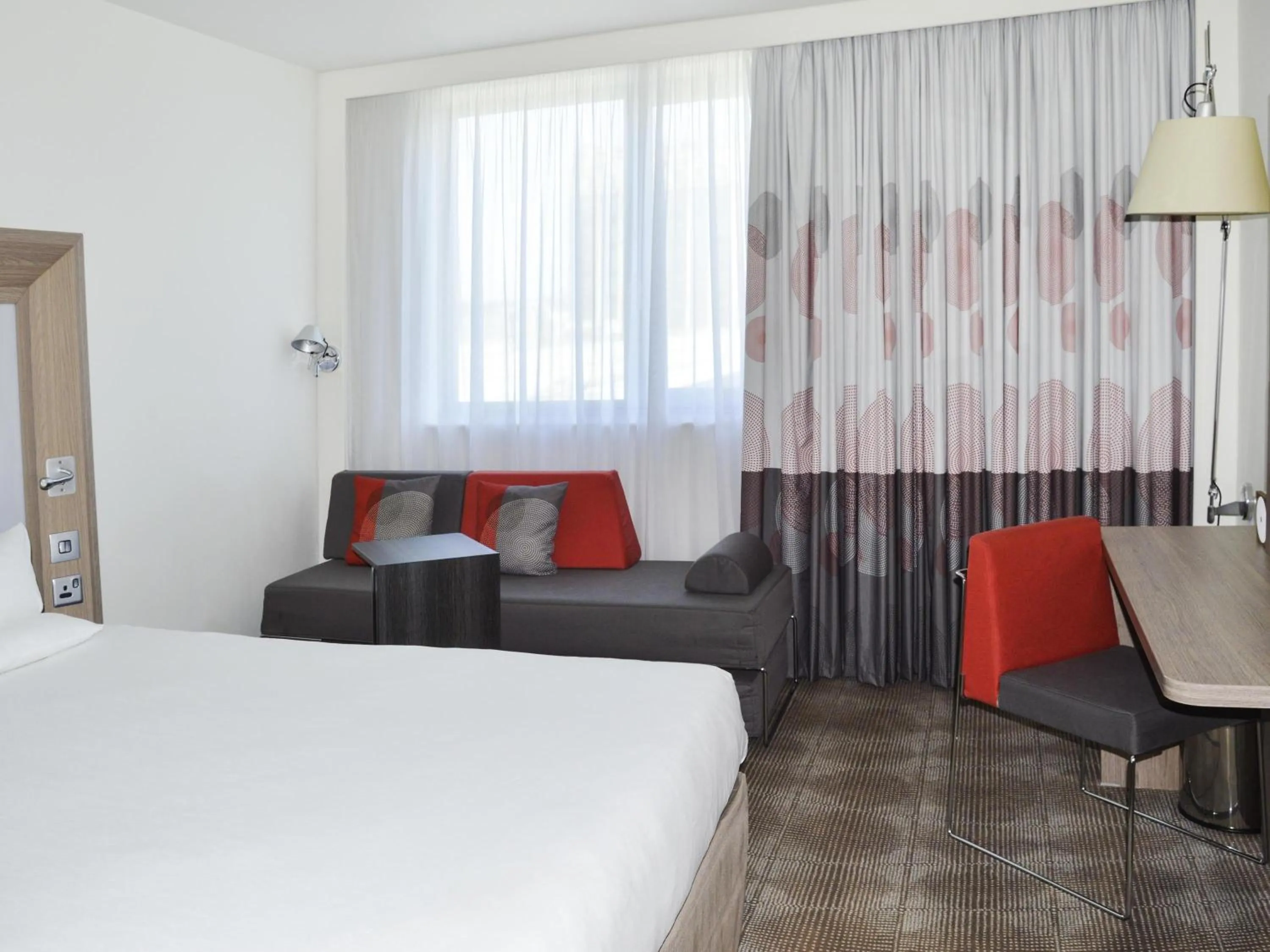 Bedroom, Bed in Novotel London Brentford