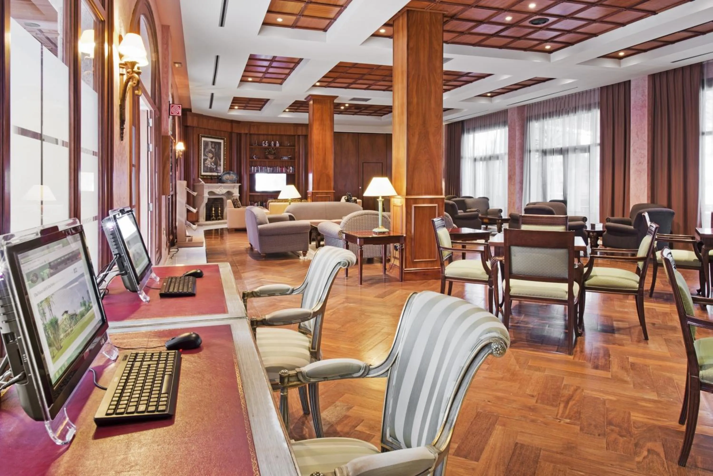 Library in Elba Palace Golf Boutique Hotel - Adults Only