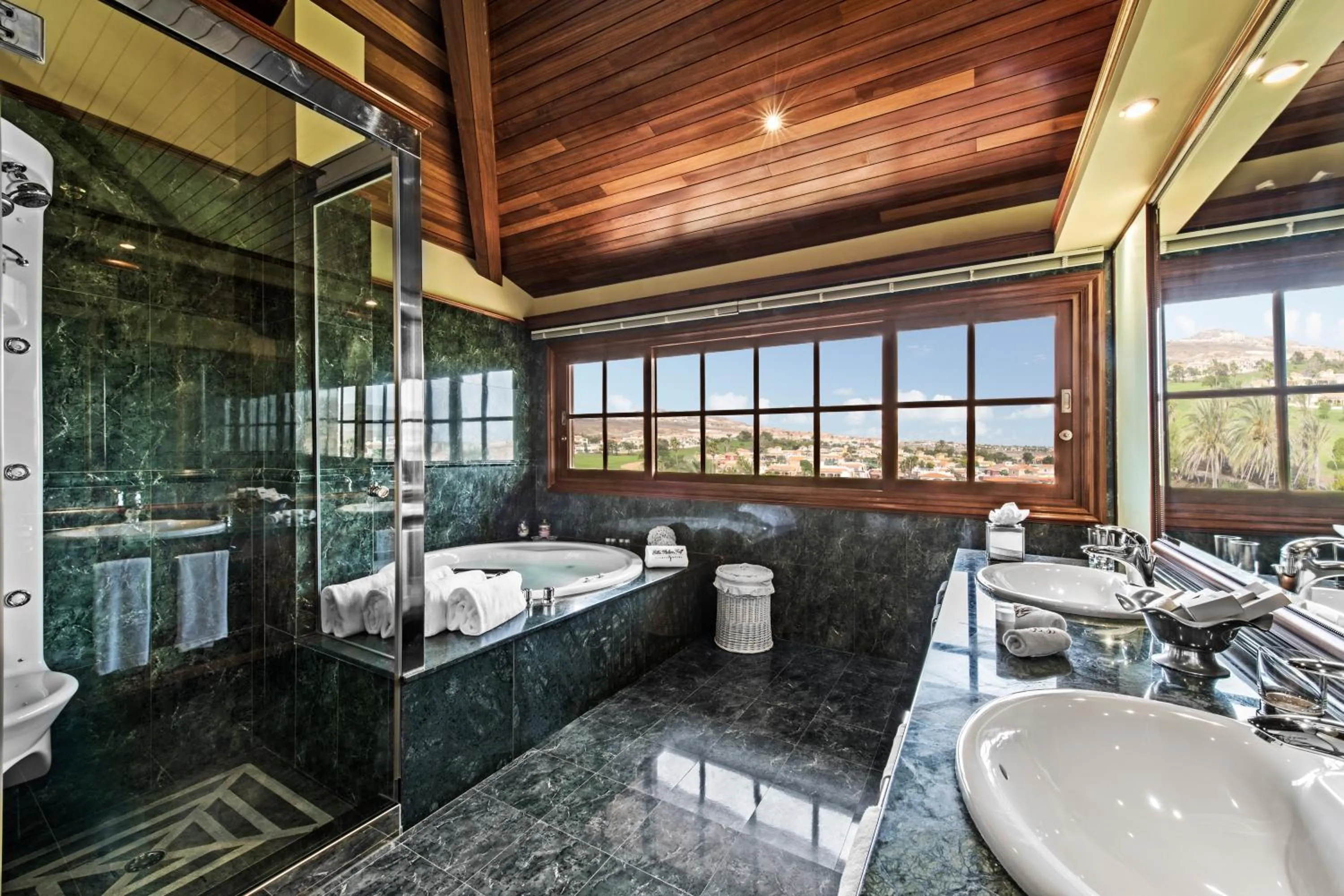 Bathroom in Elba Palace Golf Boutique Hotel - Adults Only