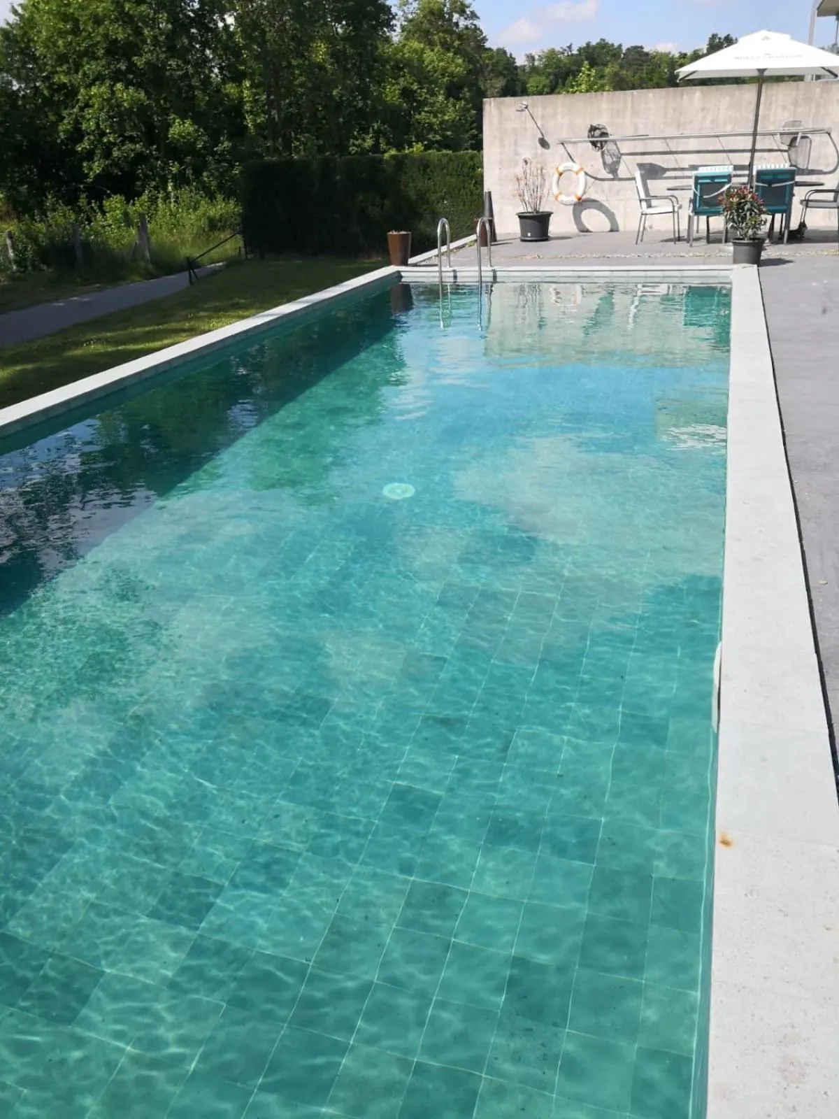 Swimming pool in Morat Gaste Zimmer