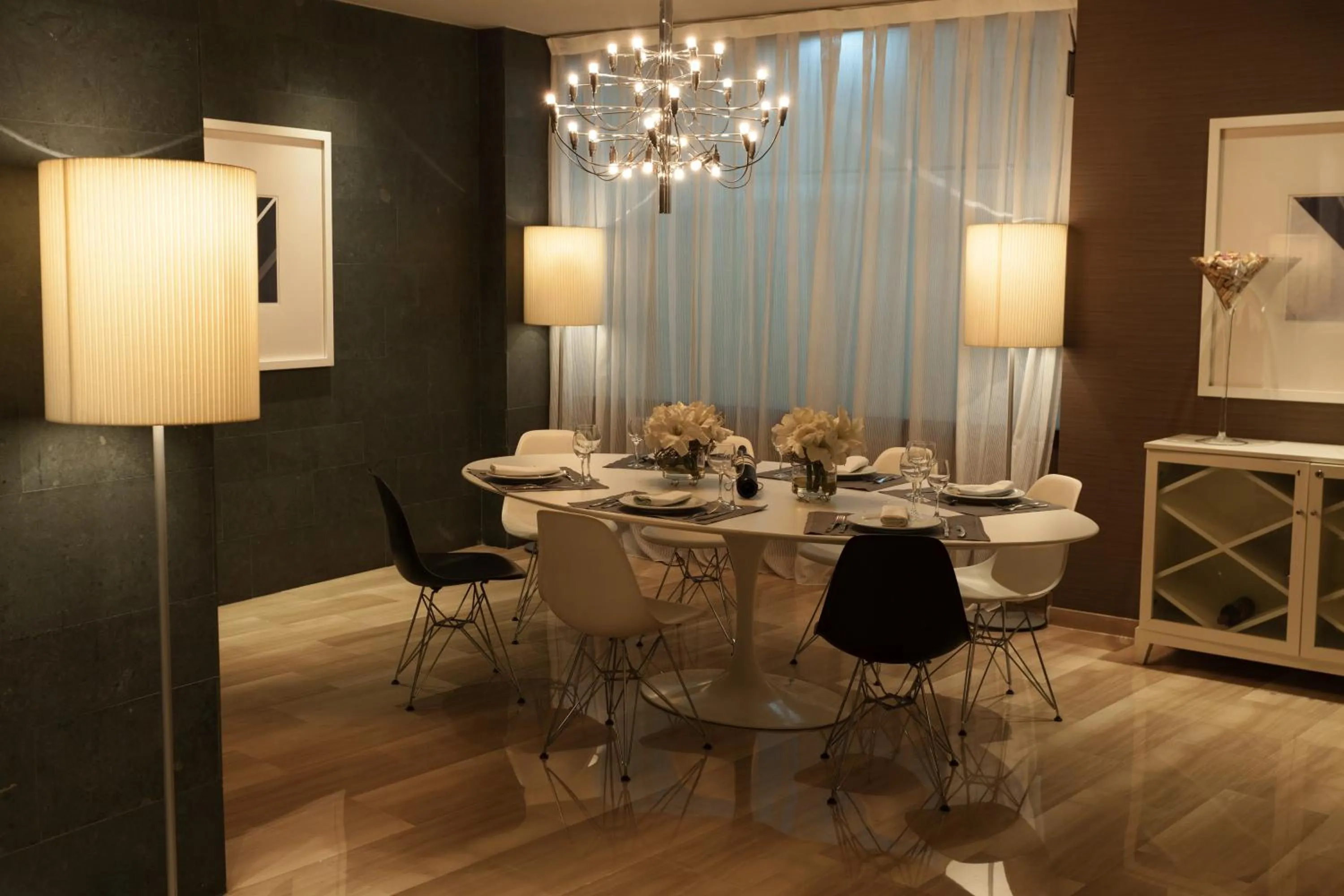 Restaurant/places to eat in Hotel Conqueridor