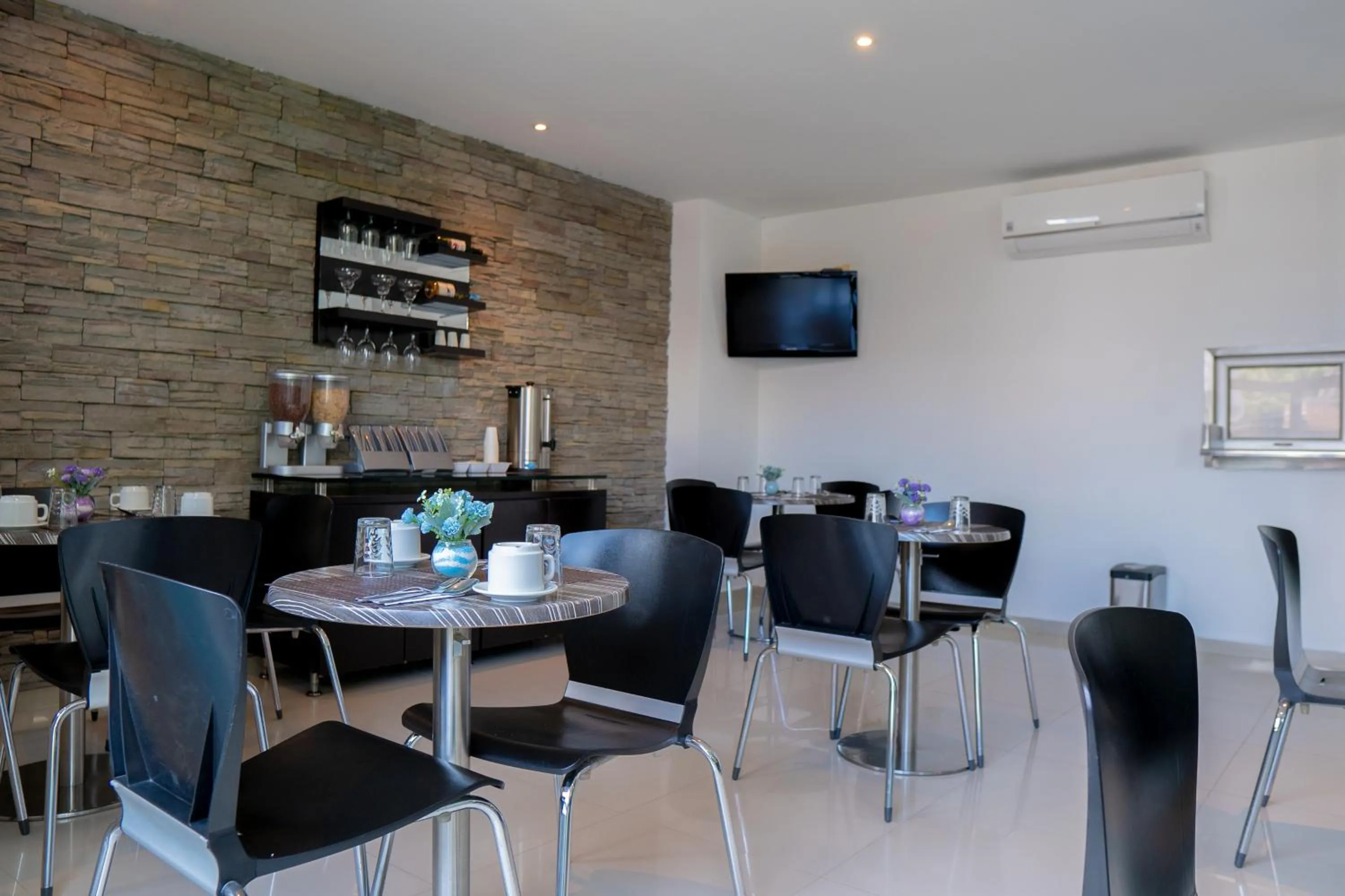 Restaurant/places to eat in Hotel San Gabriel