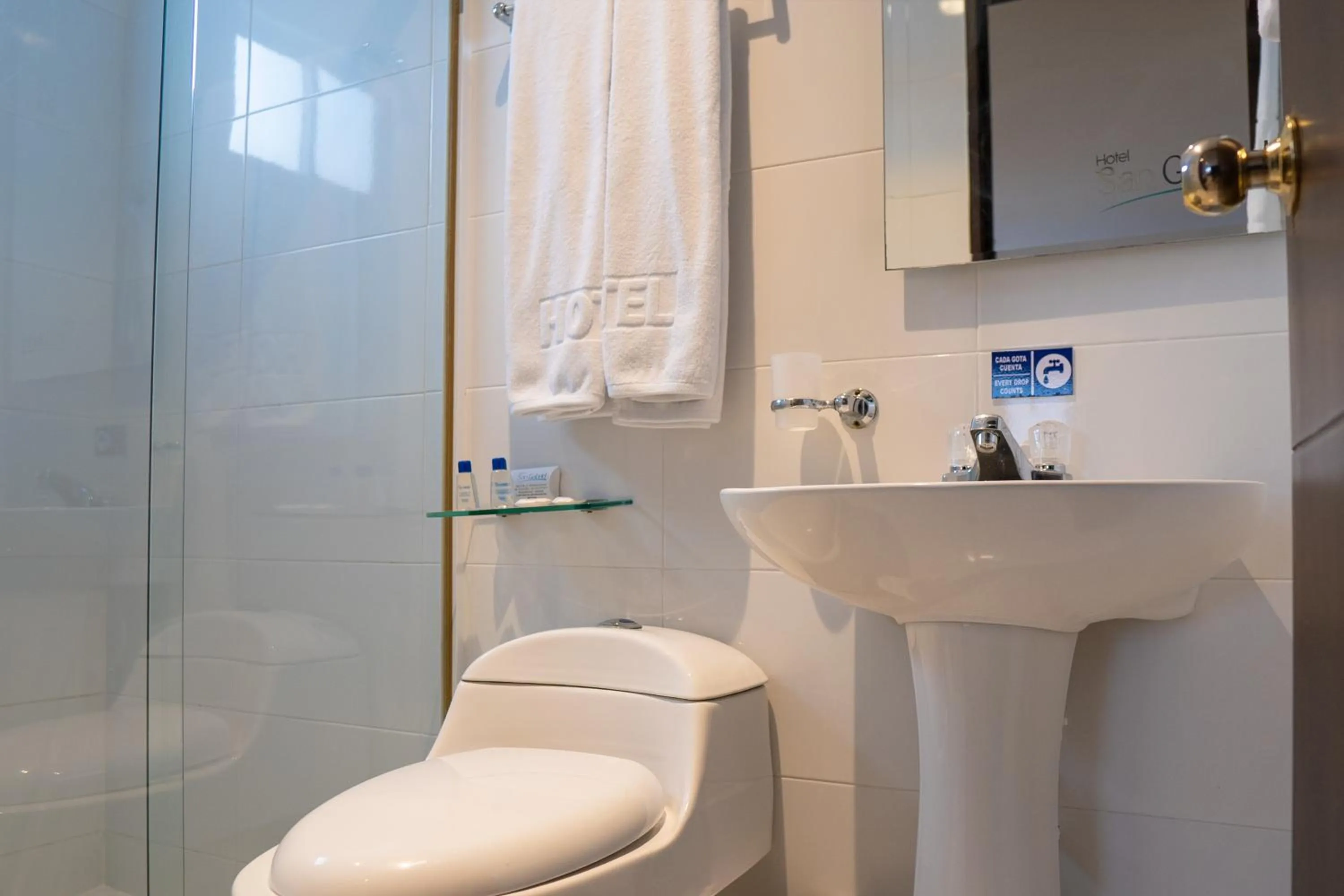 Bathroom in Hotel San Gabriel