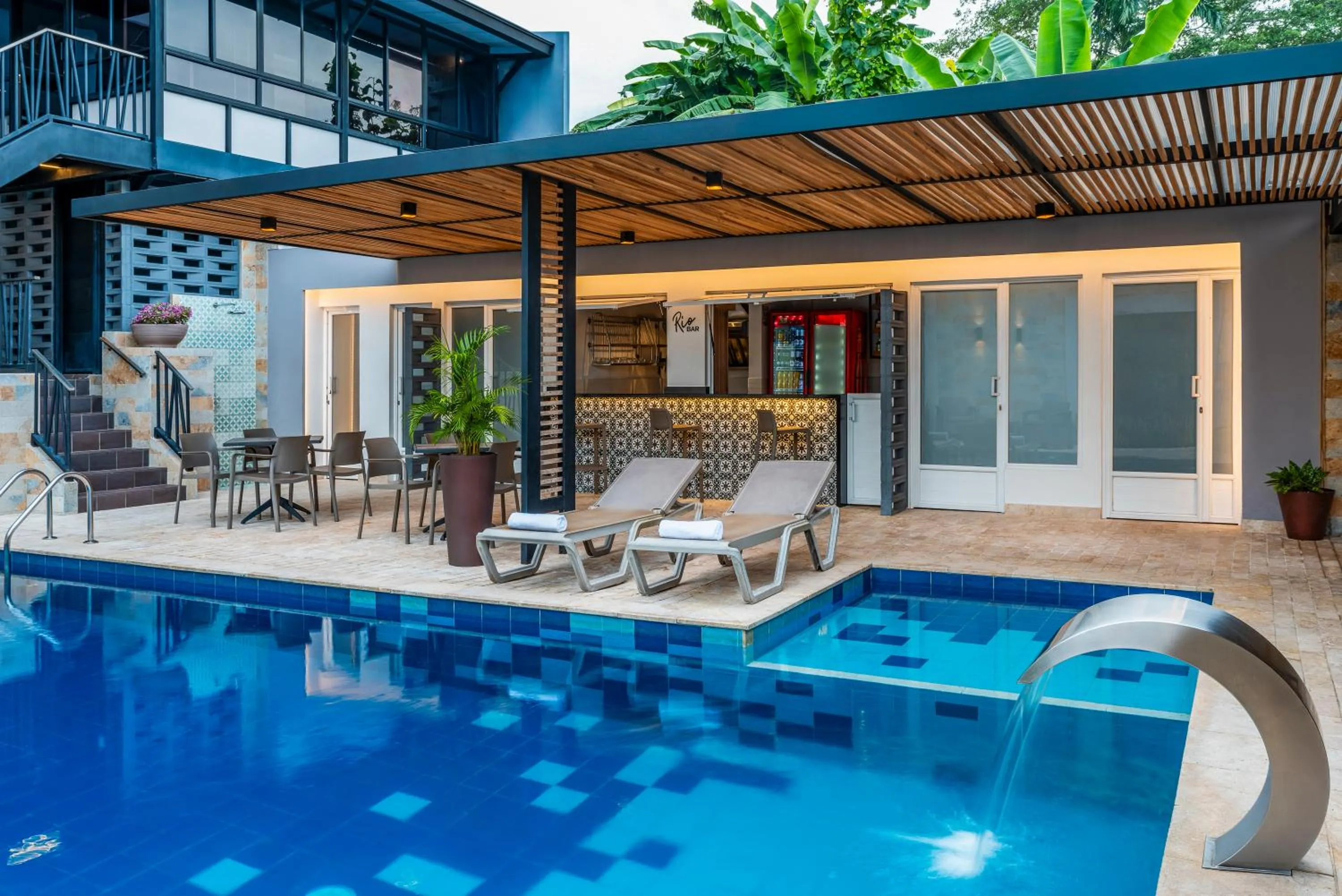 Restaurant/places to eat in Hotel Elite