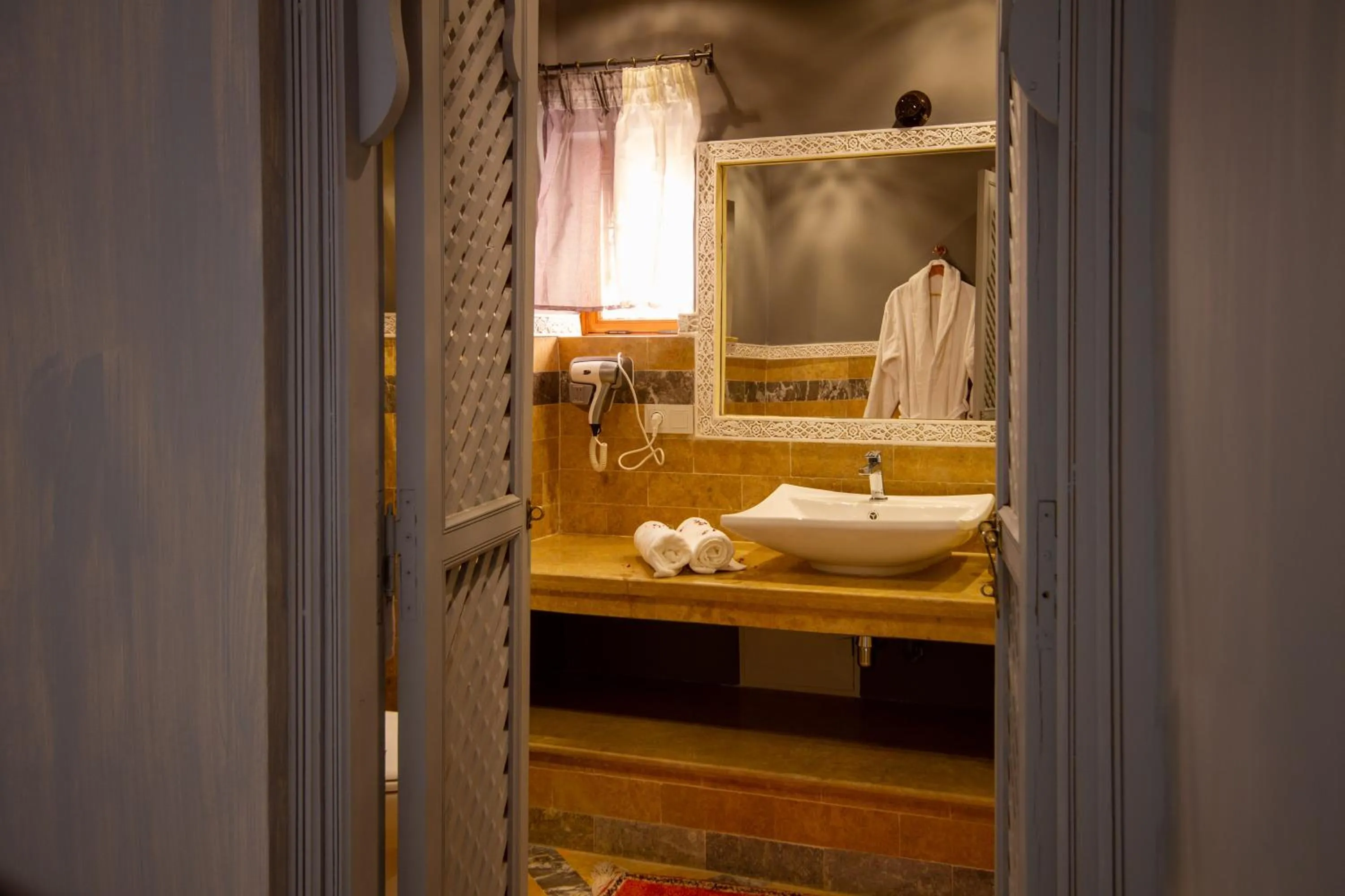 Toilet, Bed in Riad SofYan & Spa