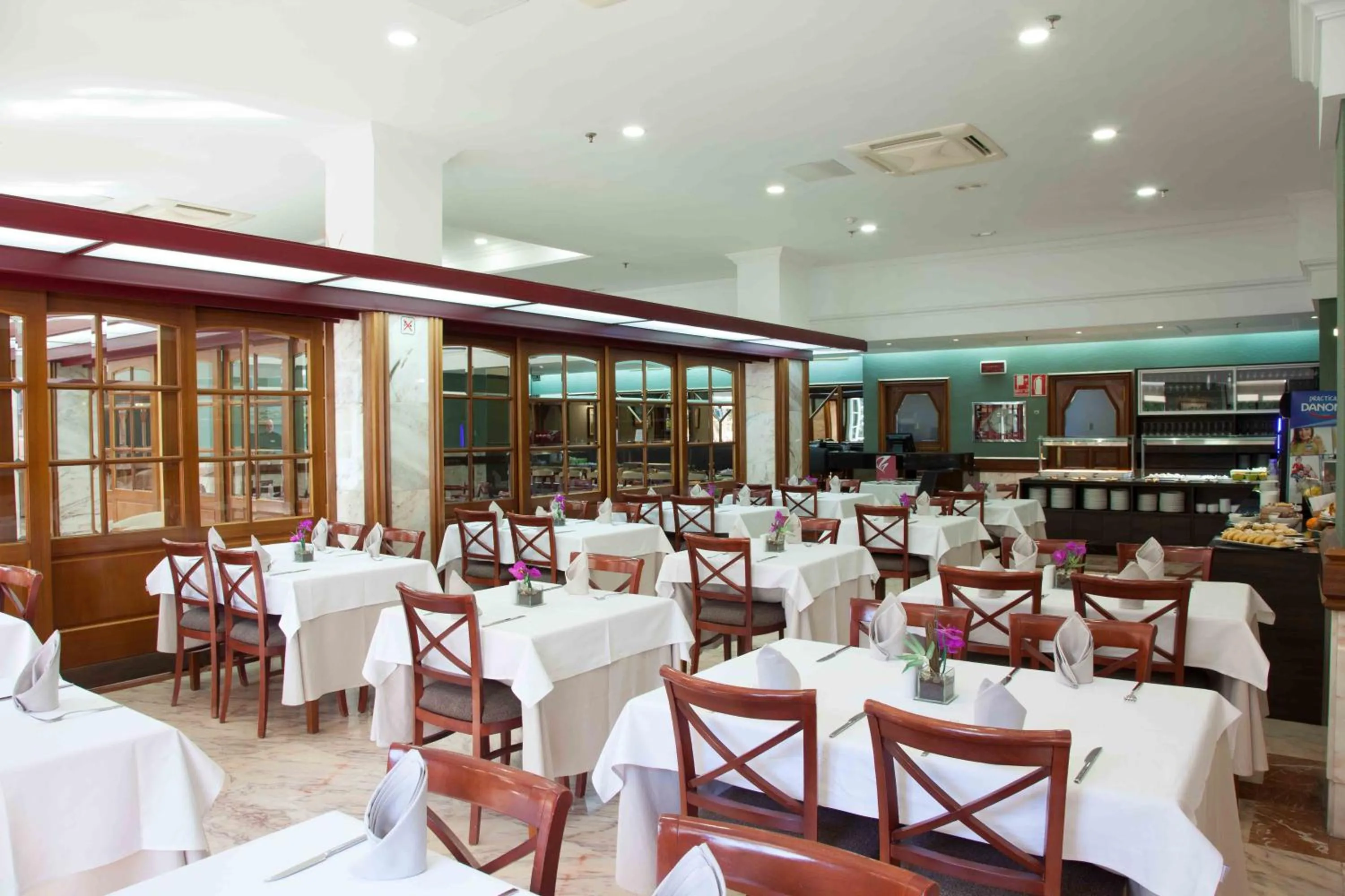 Restaurant/places to eat in Hotel Principe Paz