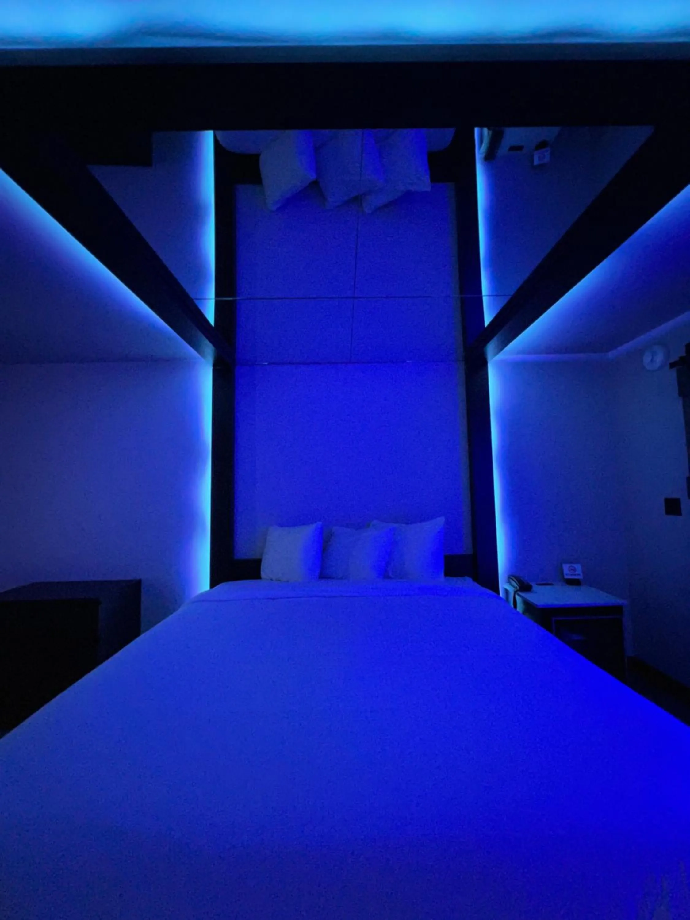 Bedroom, Bed in Imperial Suites, Adults Only