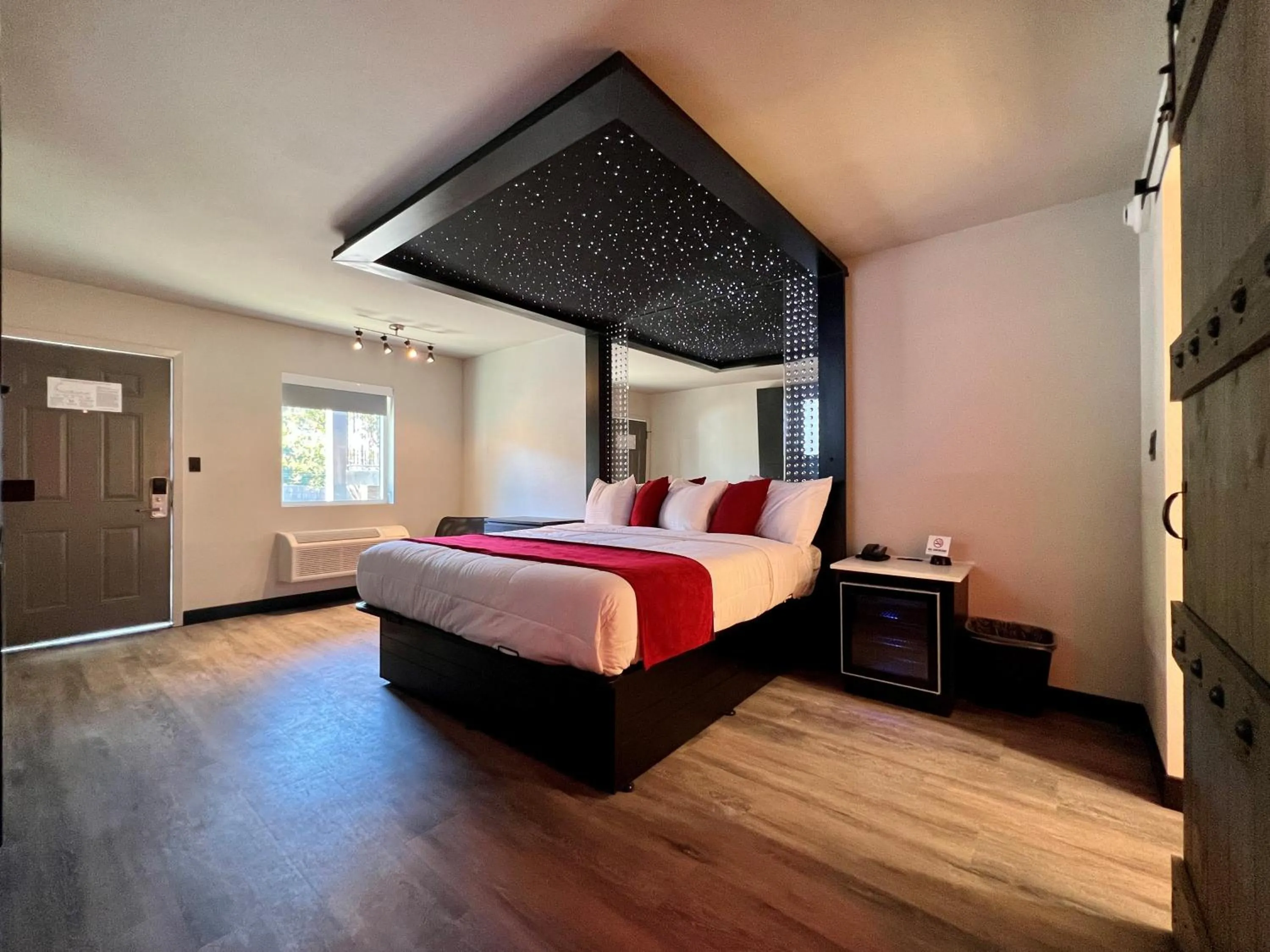 Bed in Imperial Suites, Adults Only