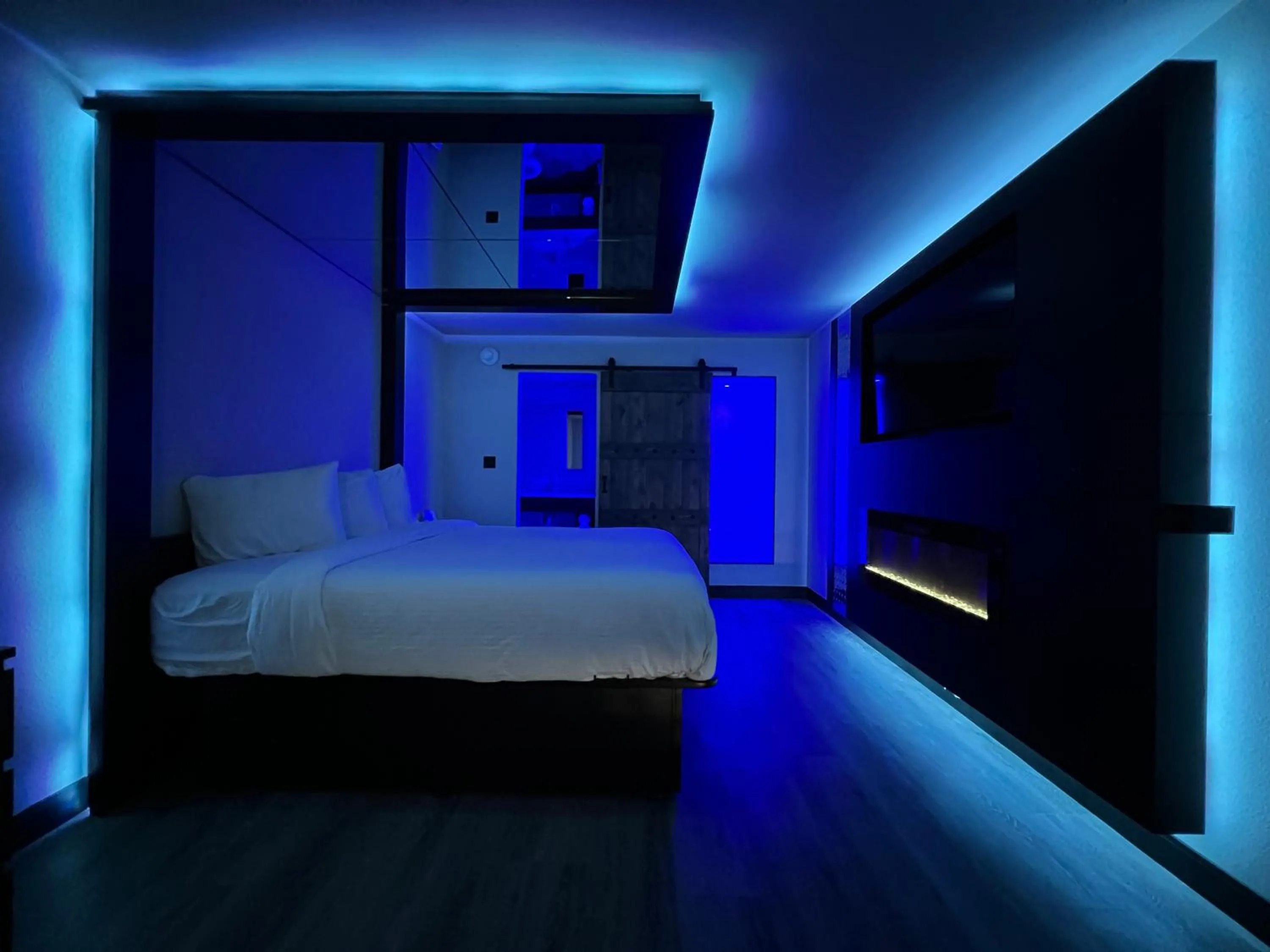 Bed in Imperial Suites, Adults Only