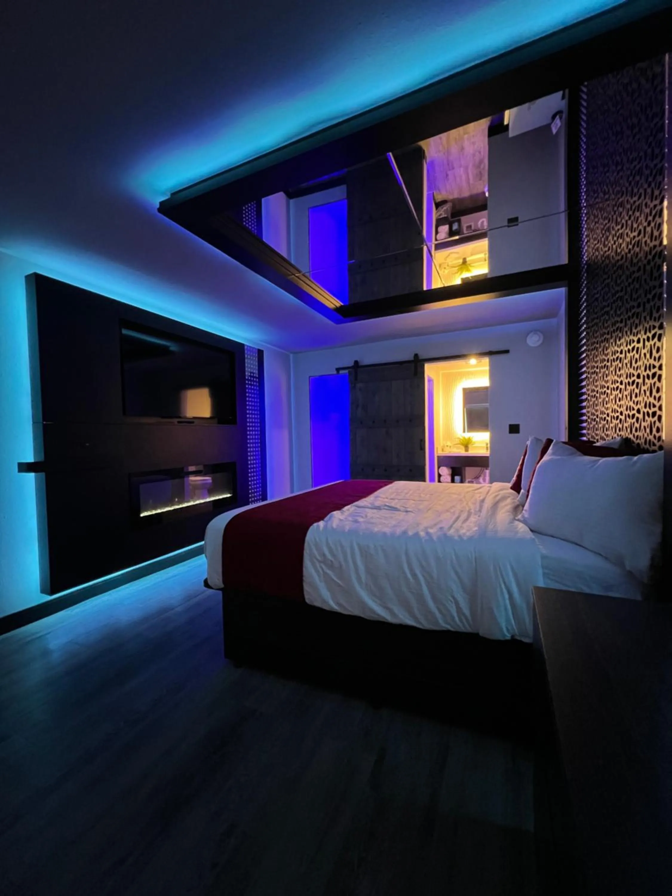 Bed in Imperial Suites, Adults Only