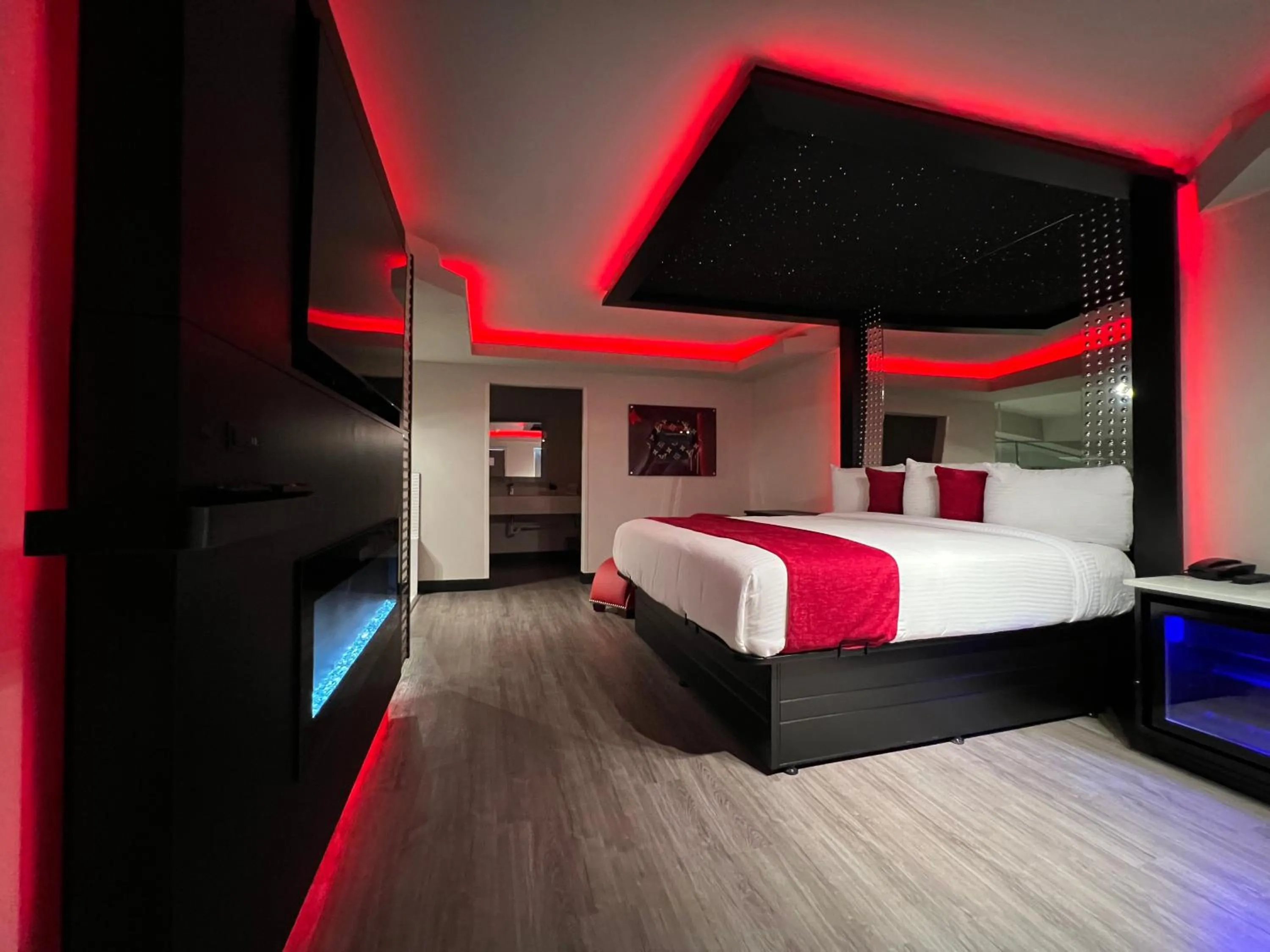 Photo of the whole room, Bed in Imperial Suites, Adults Only