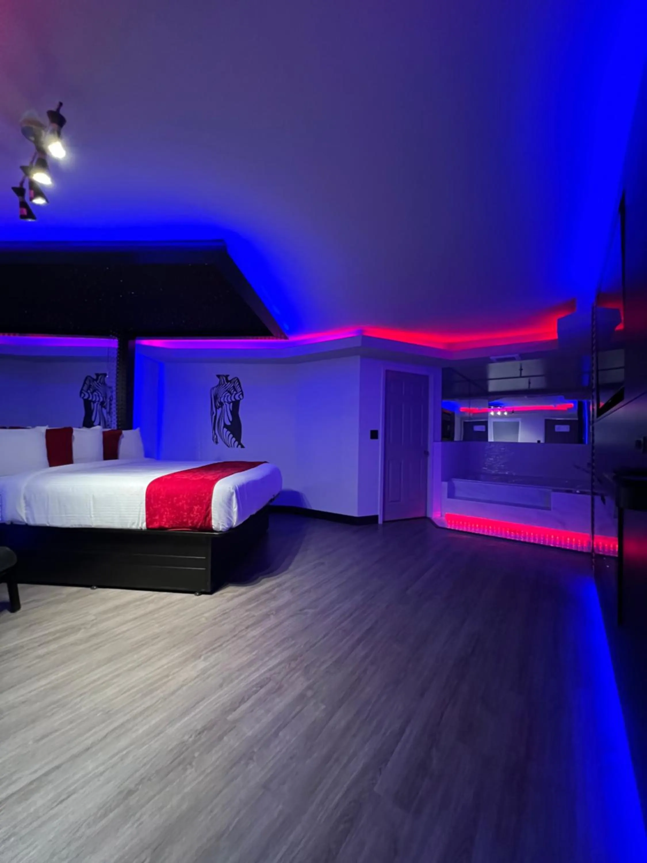 Photo of the whole room, Bed in Imperial Suites, Adults Only