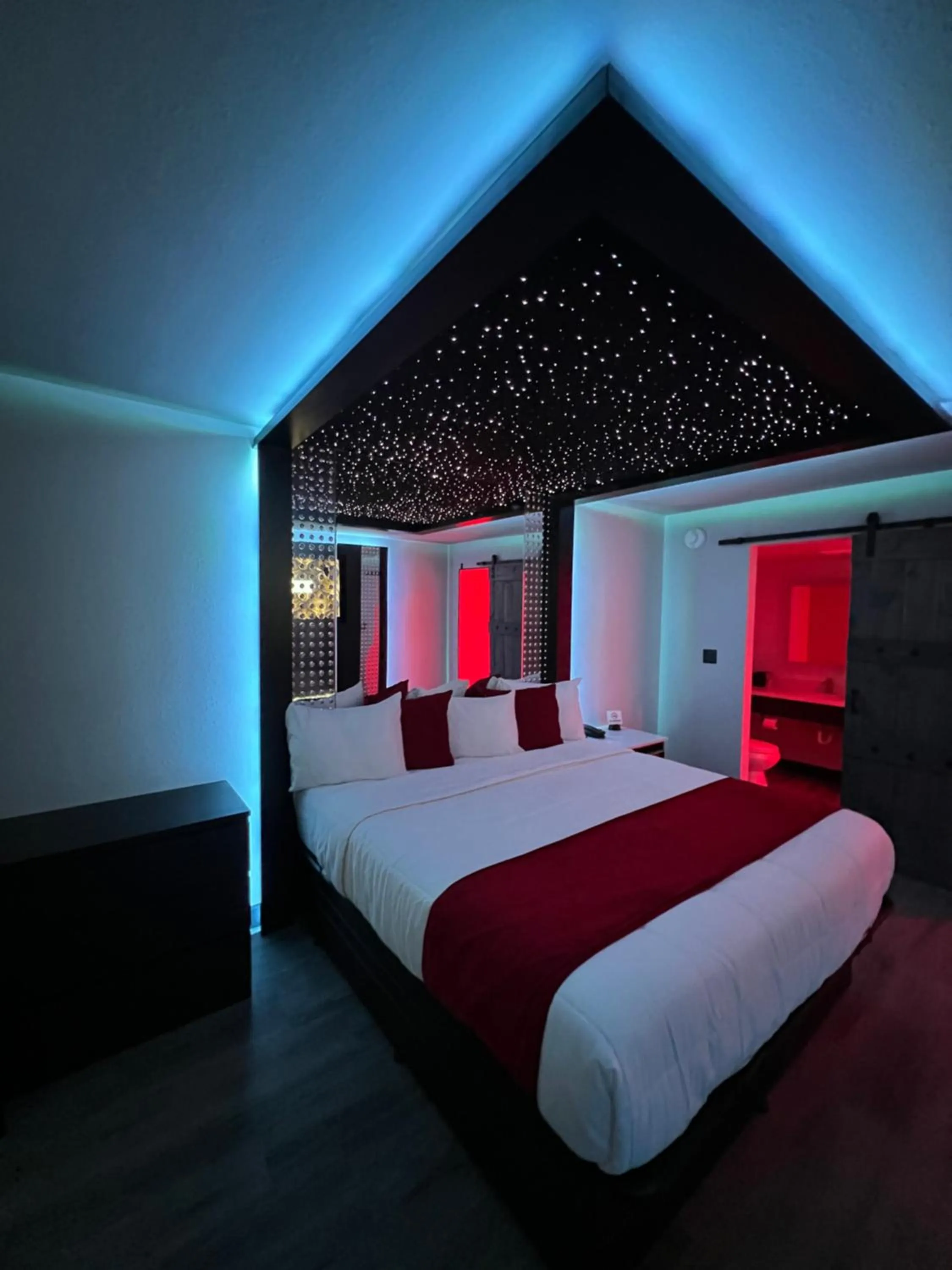 Bed in Imperial Suites, Adults Only