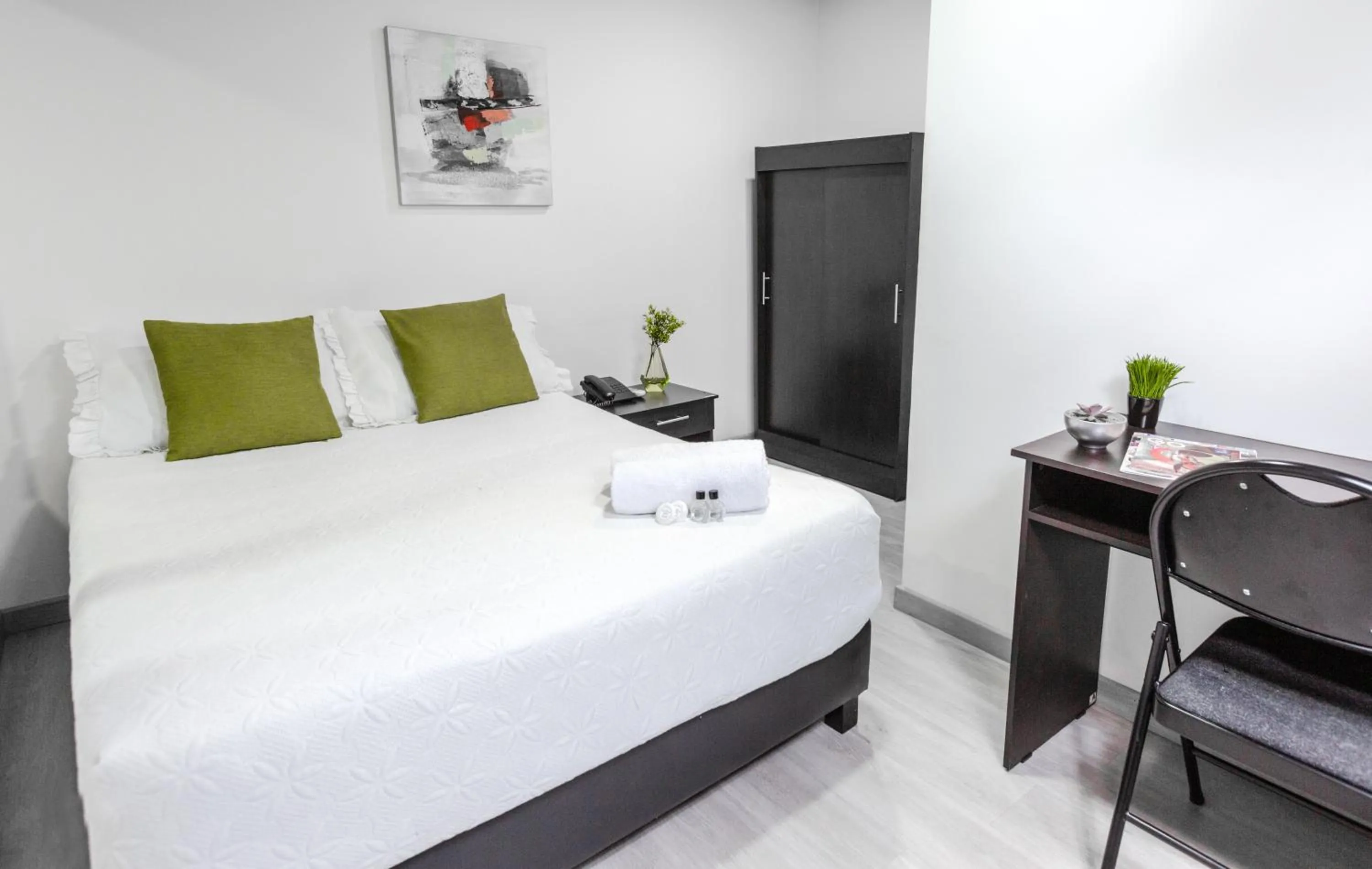 Photo of the whole room, Bed in Hotel Casa Quinta Embajada