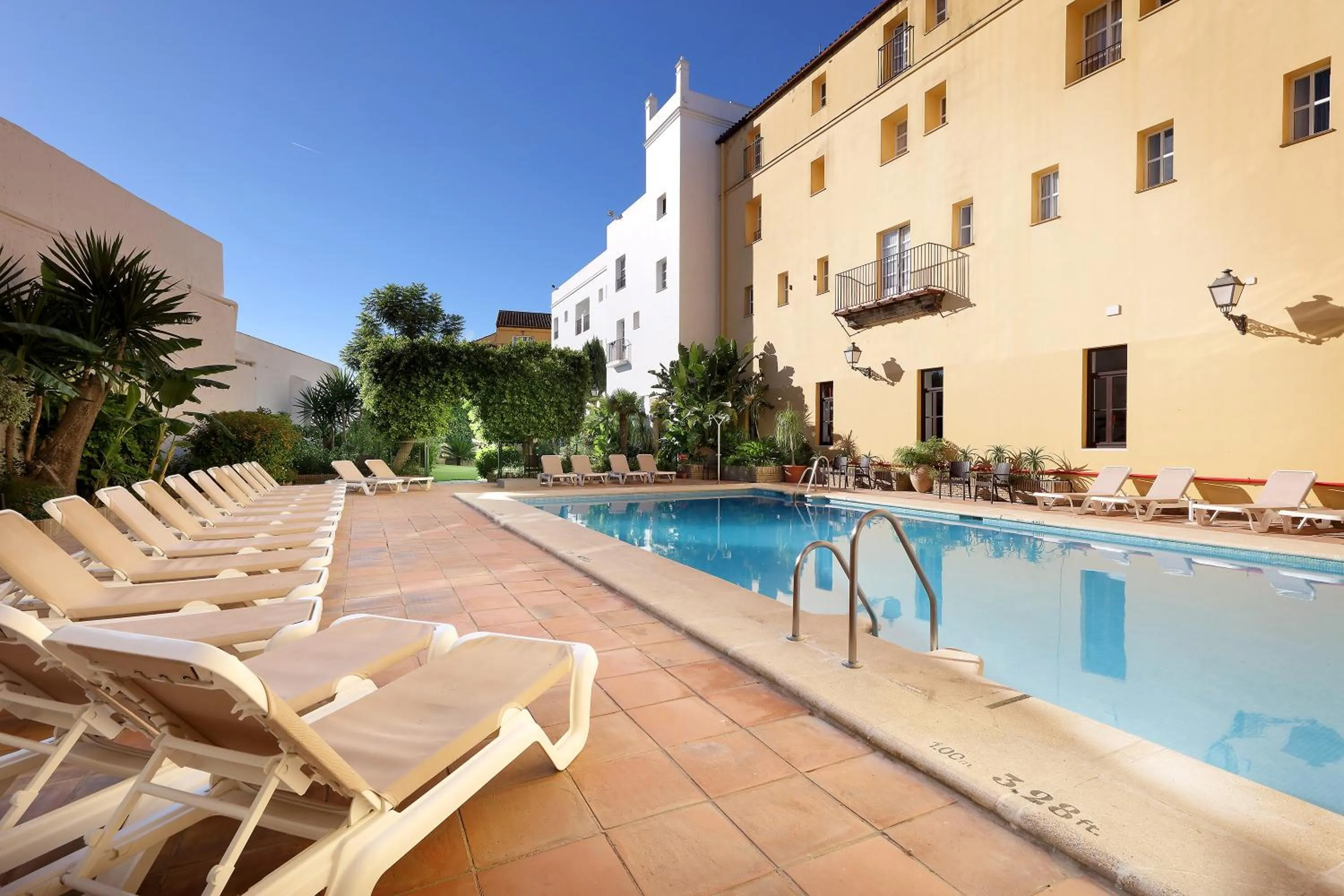 Swimming pool in Crisol Monasterio de San Miguel