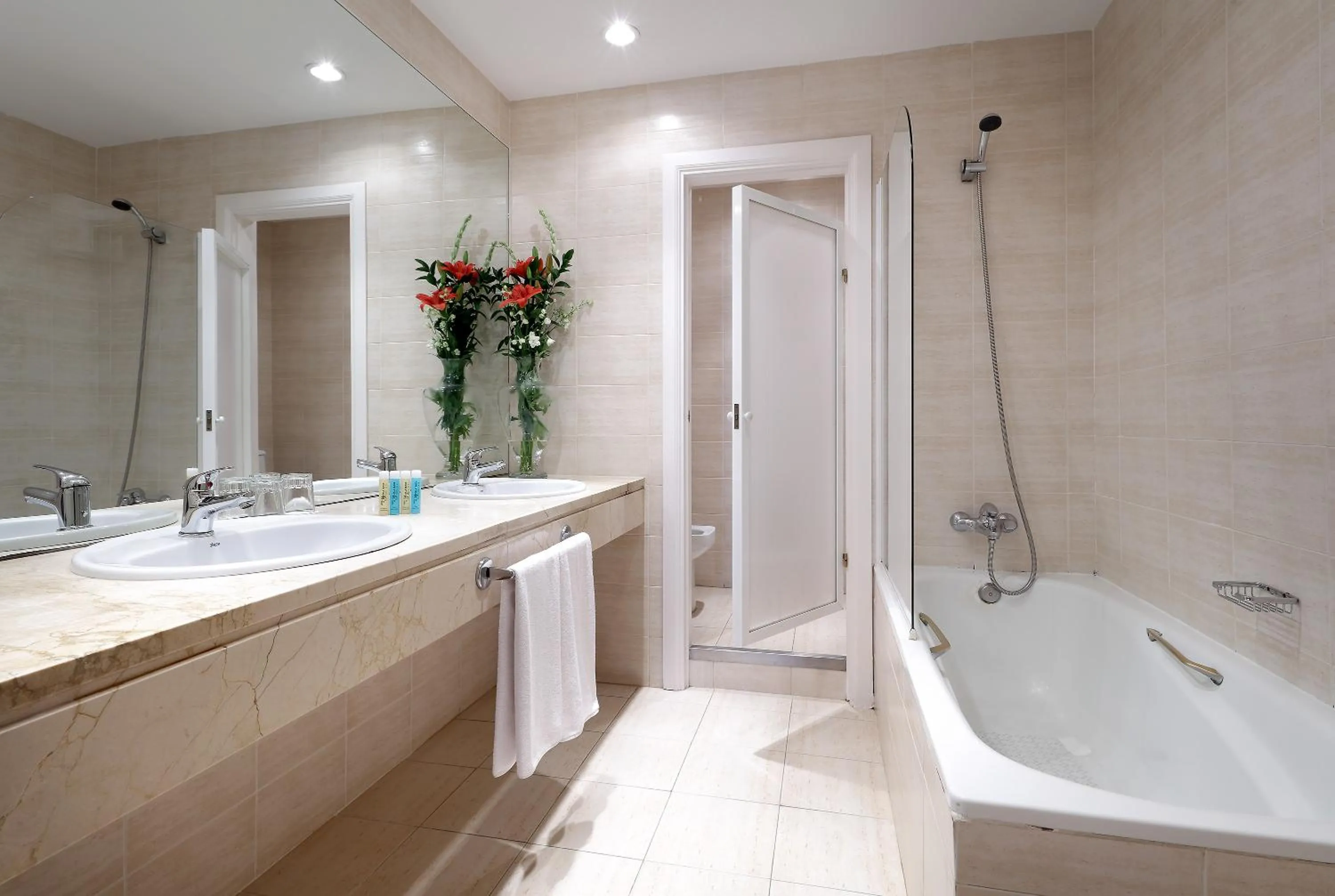 Bathroom in Crisol Monasterio de San Miguel