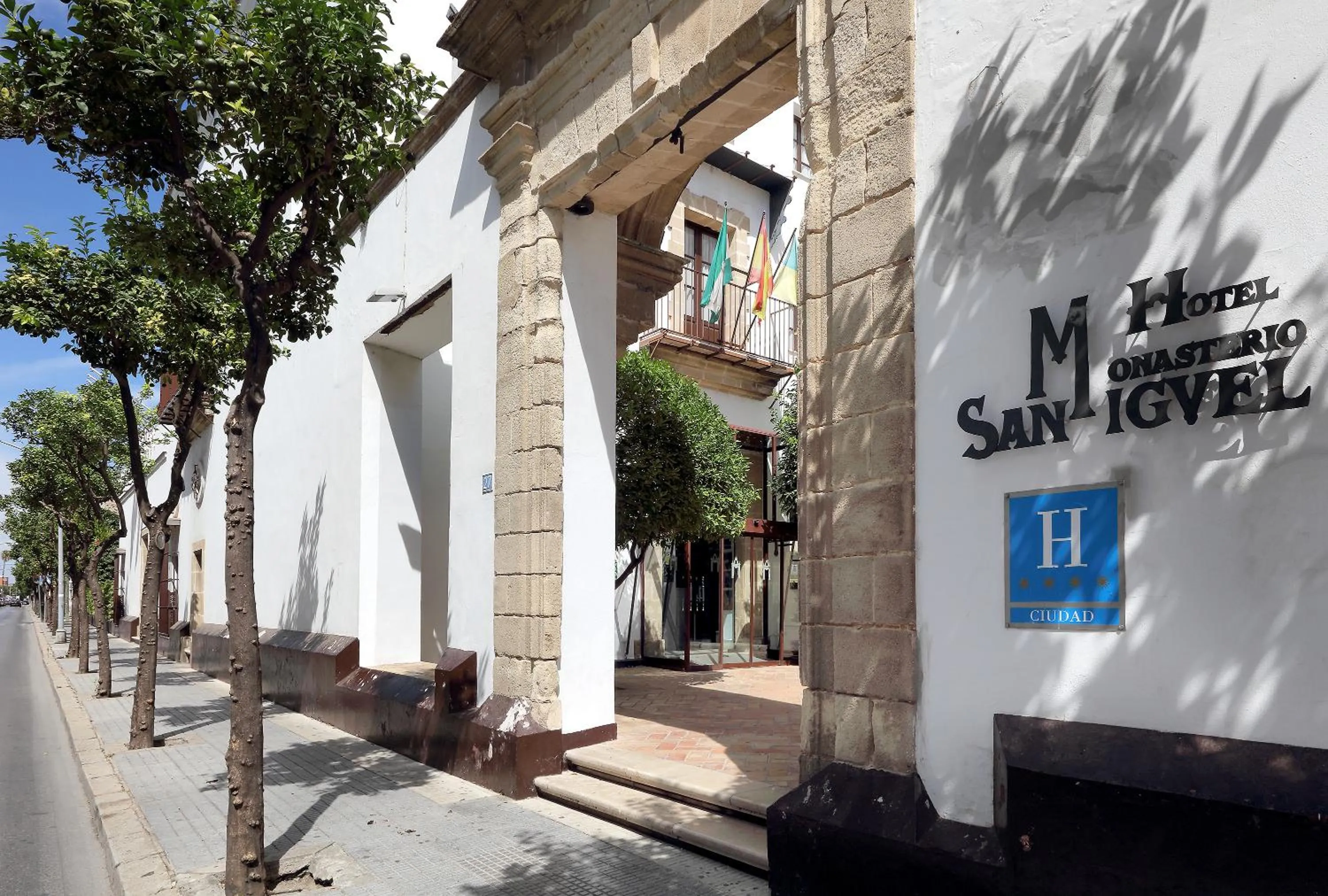 Facade/entrance in Crisol Monasterio de San Miguel
