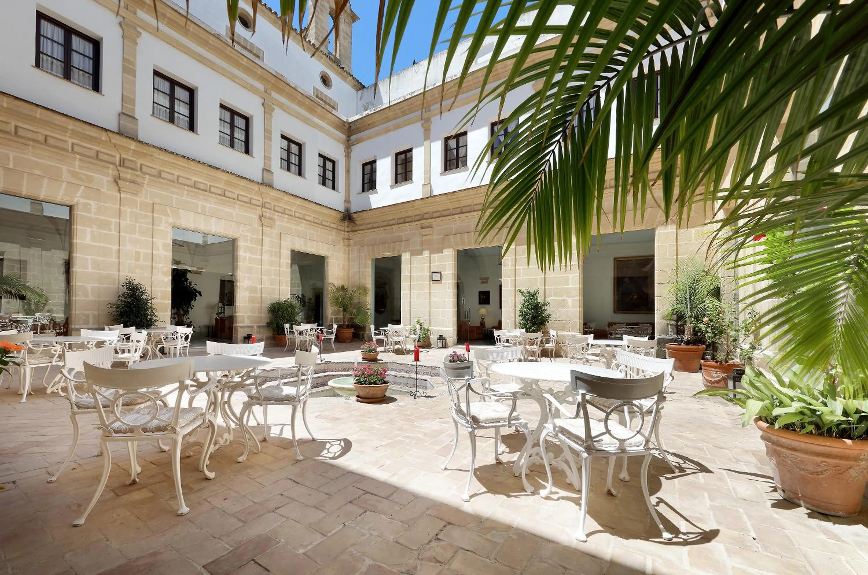 Patio in Crisol Monasterio de San Miguel