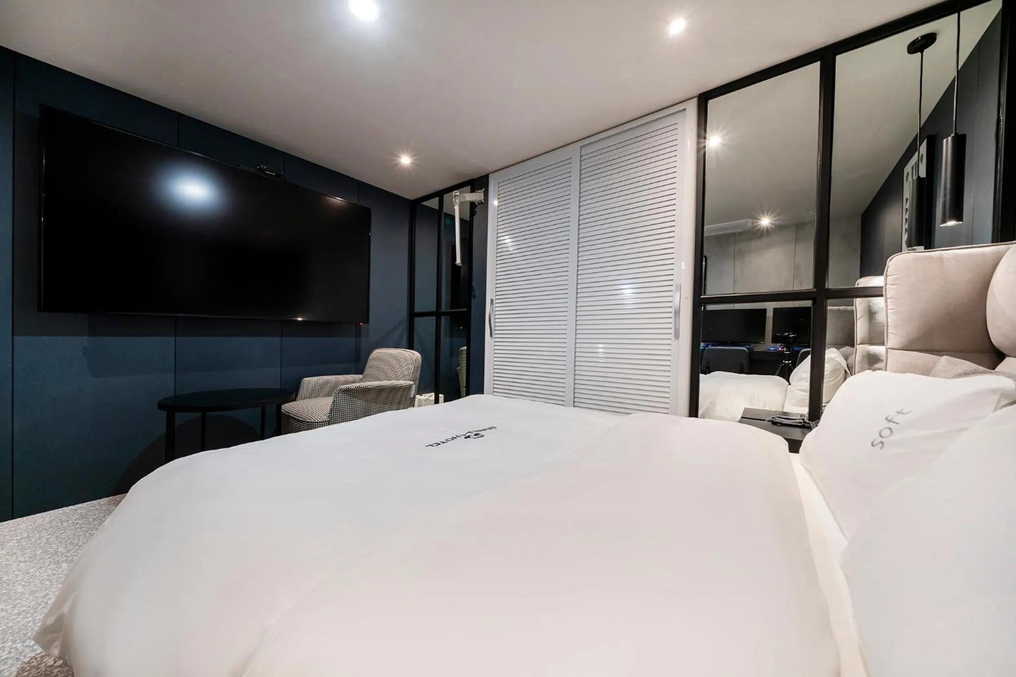 Bed in Gorilla Hotel