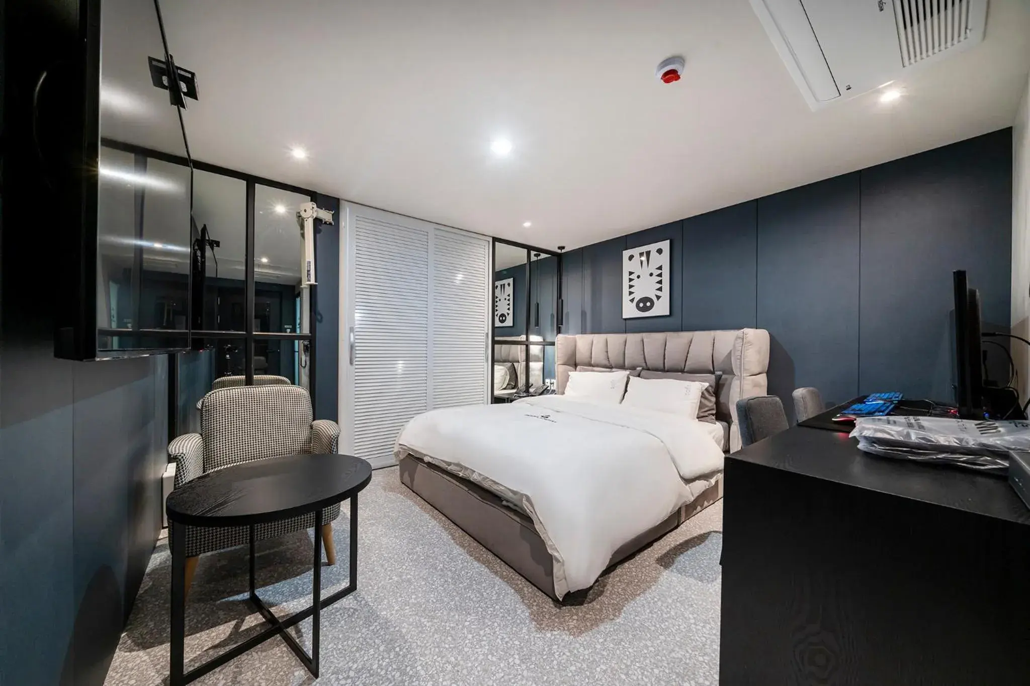 Double Room in Gorilla Hotel Double Room in Gorilla Hotel